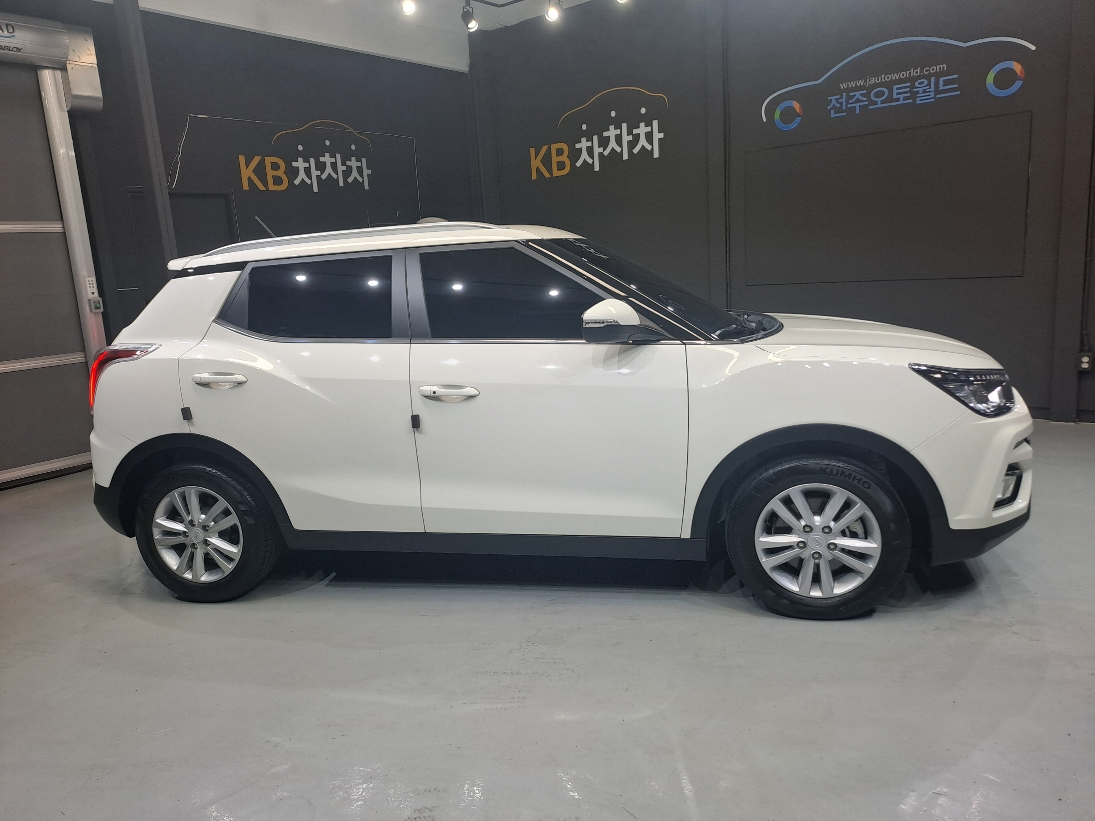 Mazda Bongo rear view
