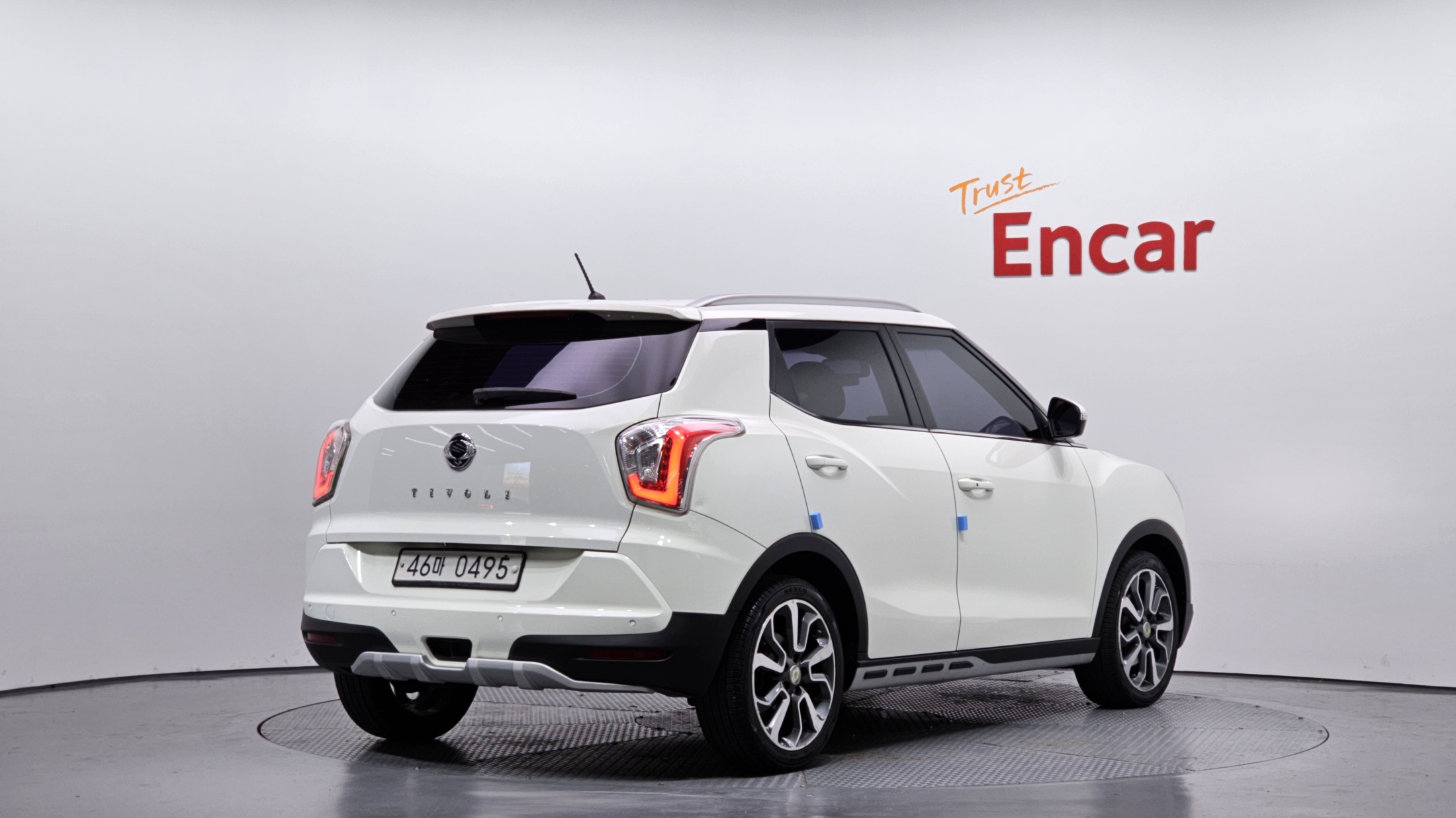 SSANGYONG TIVOLI photo 2