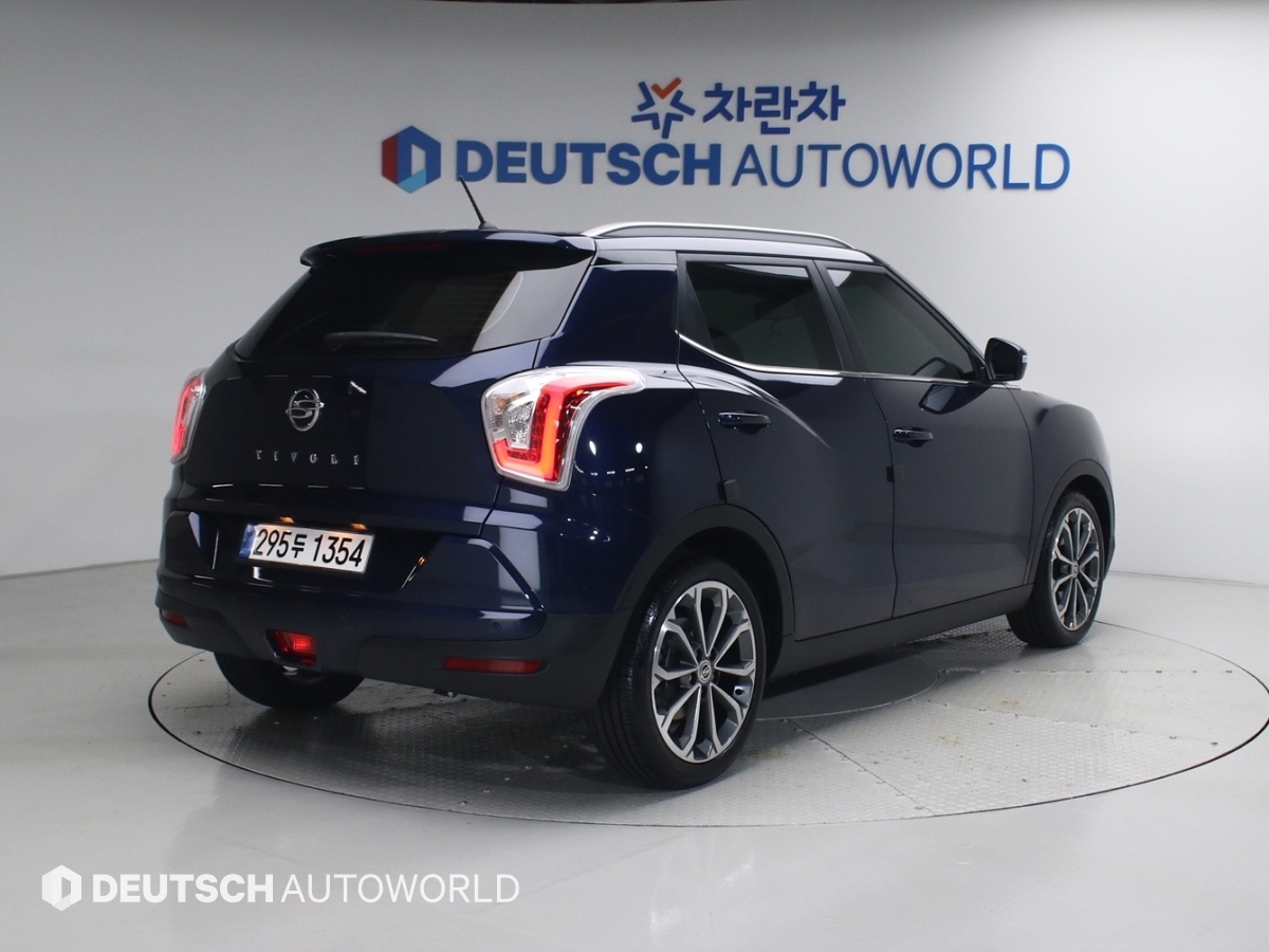 SSANGYONG TIVOLI photo 2