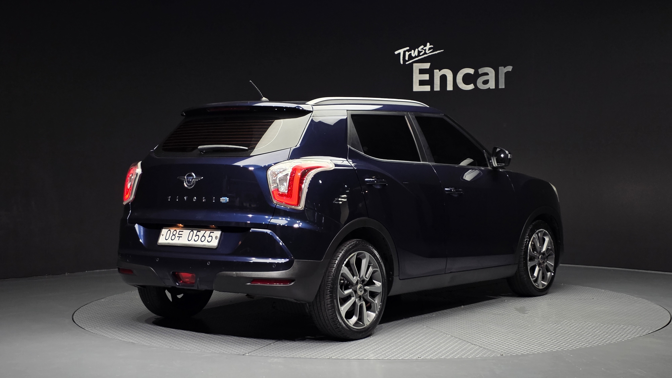 SSANGYONG TIVOLI photo 2