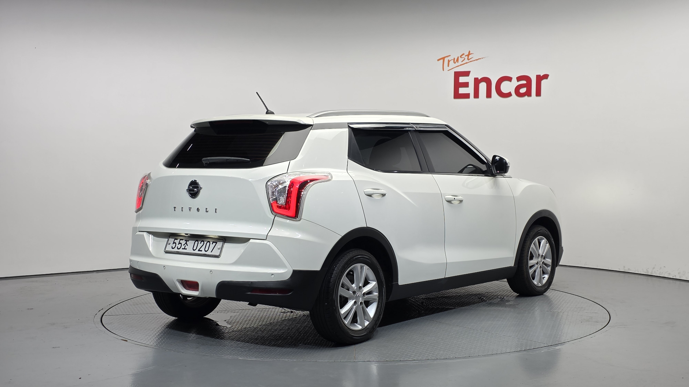 SSANGYONG TIVOLI photo 2