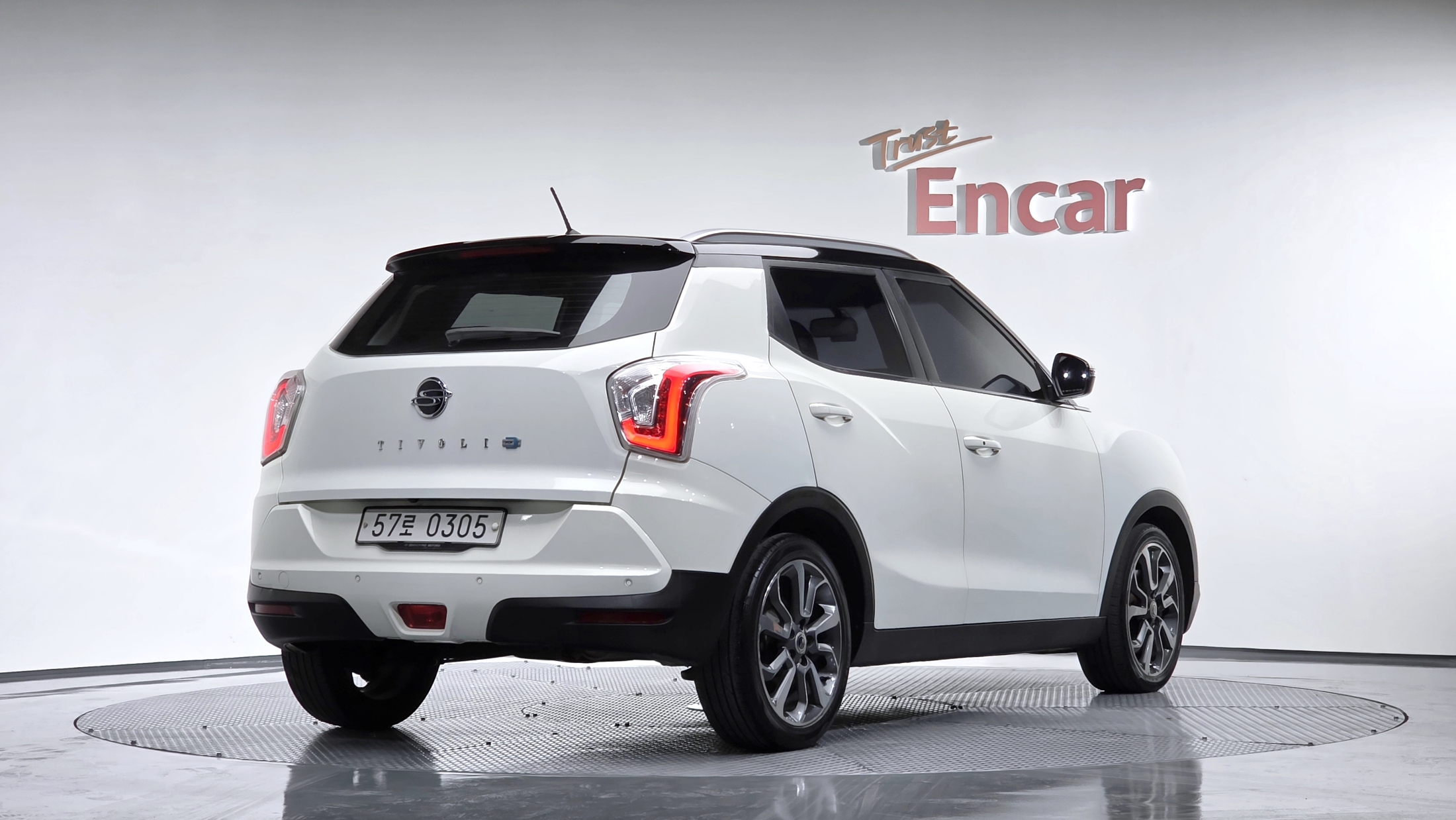 SSANGYONG TIVOLI photo 2