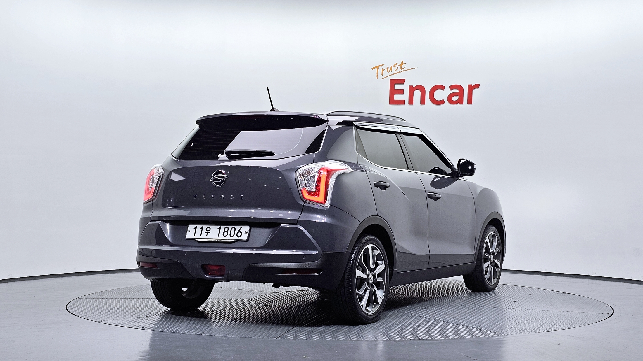 SSANGYONG TIVOLI photo 2