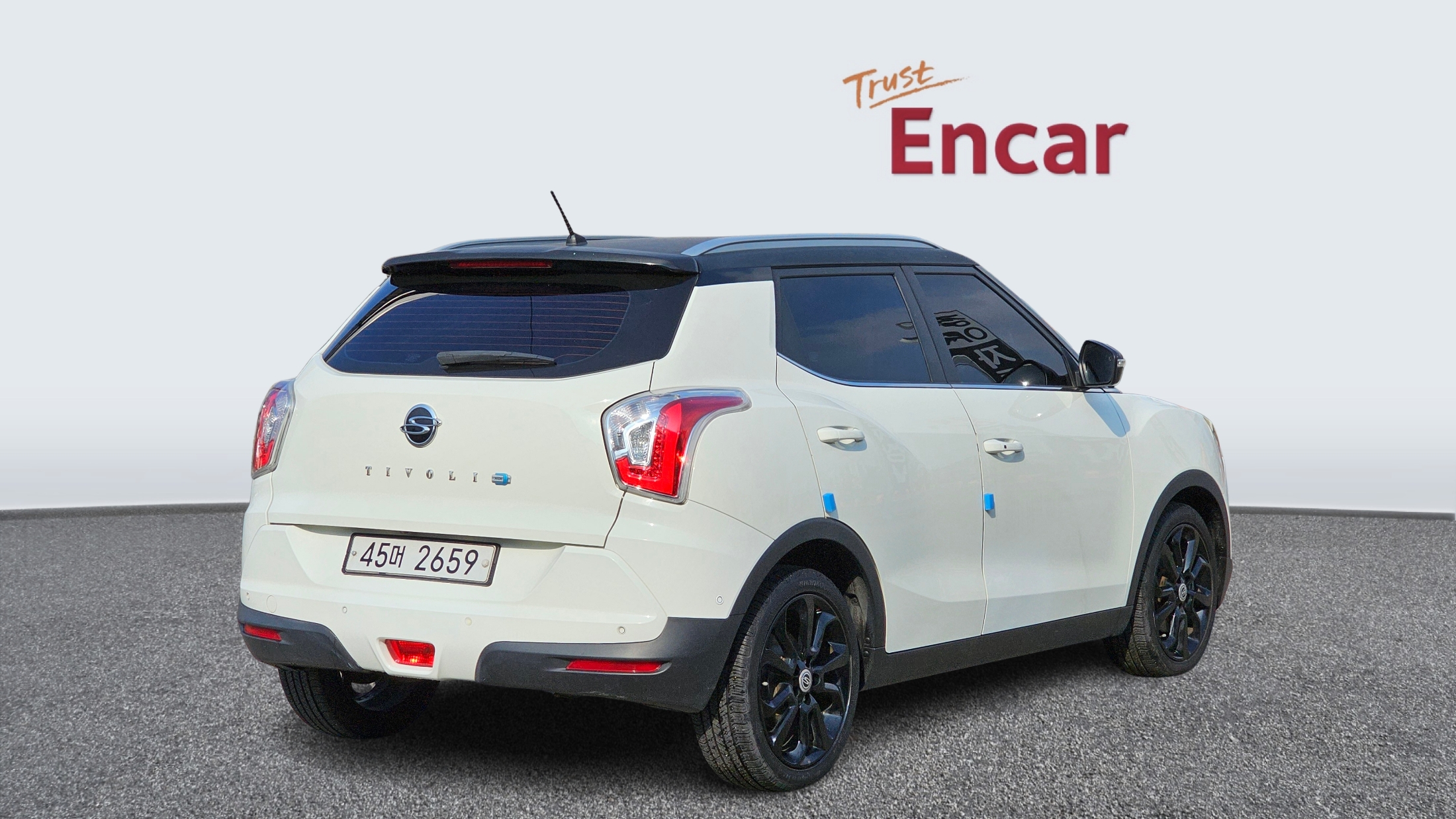 SSANGYONG TIVOLI photo 2