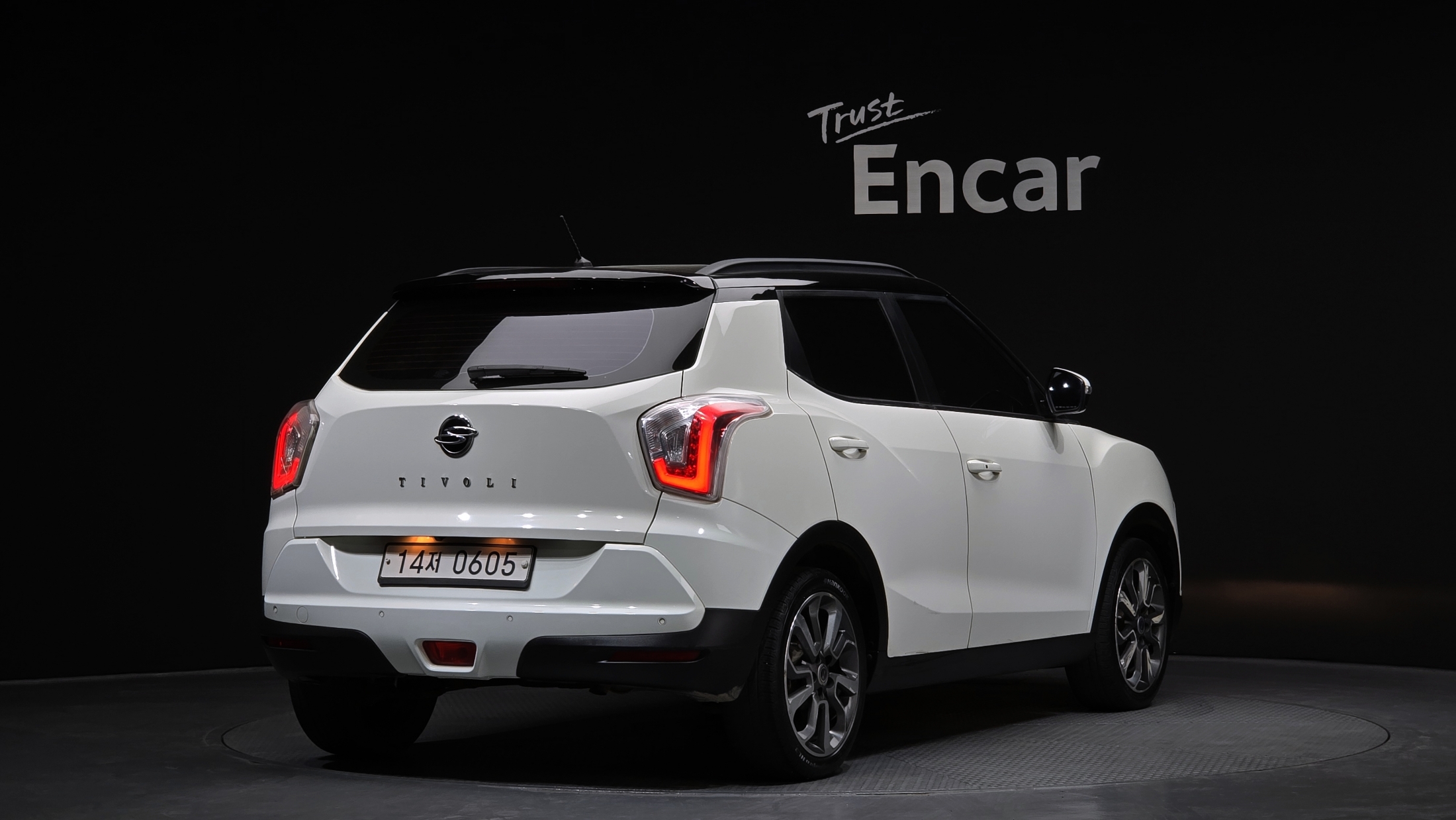SSANGYONG TIVOLI photo 2