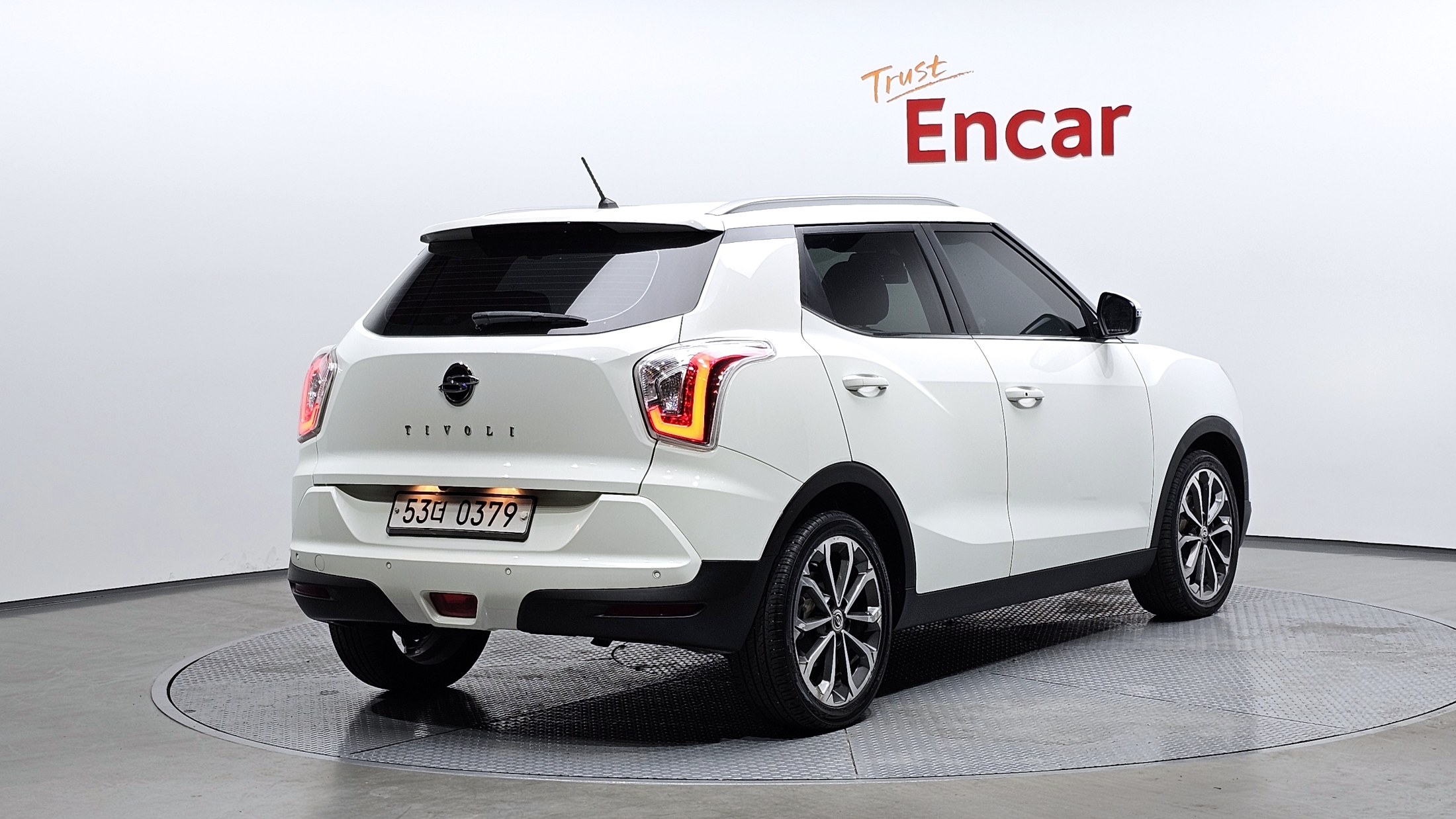 SSANGYONG TIVOLI photo 2