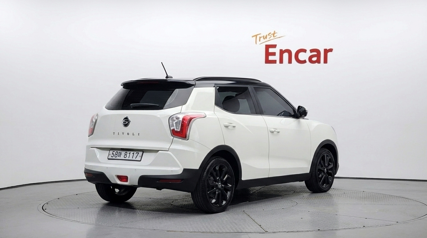 SSANGYONG TIVOLI photo 2