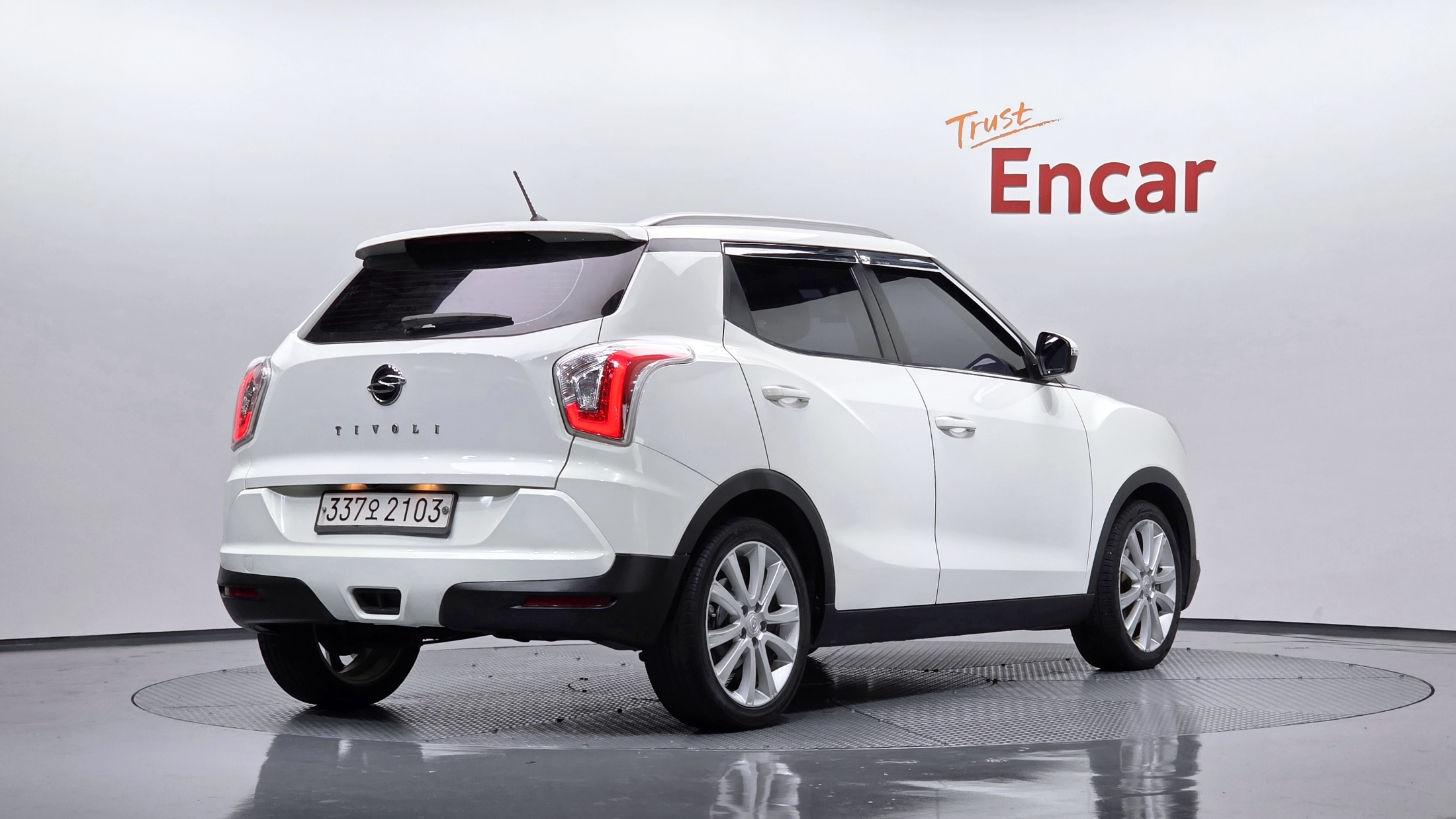 SSANGYONG TIVOLI photo 2