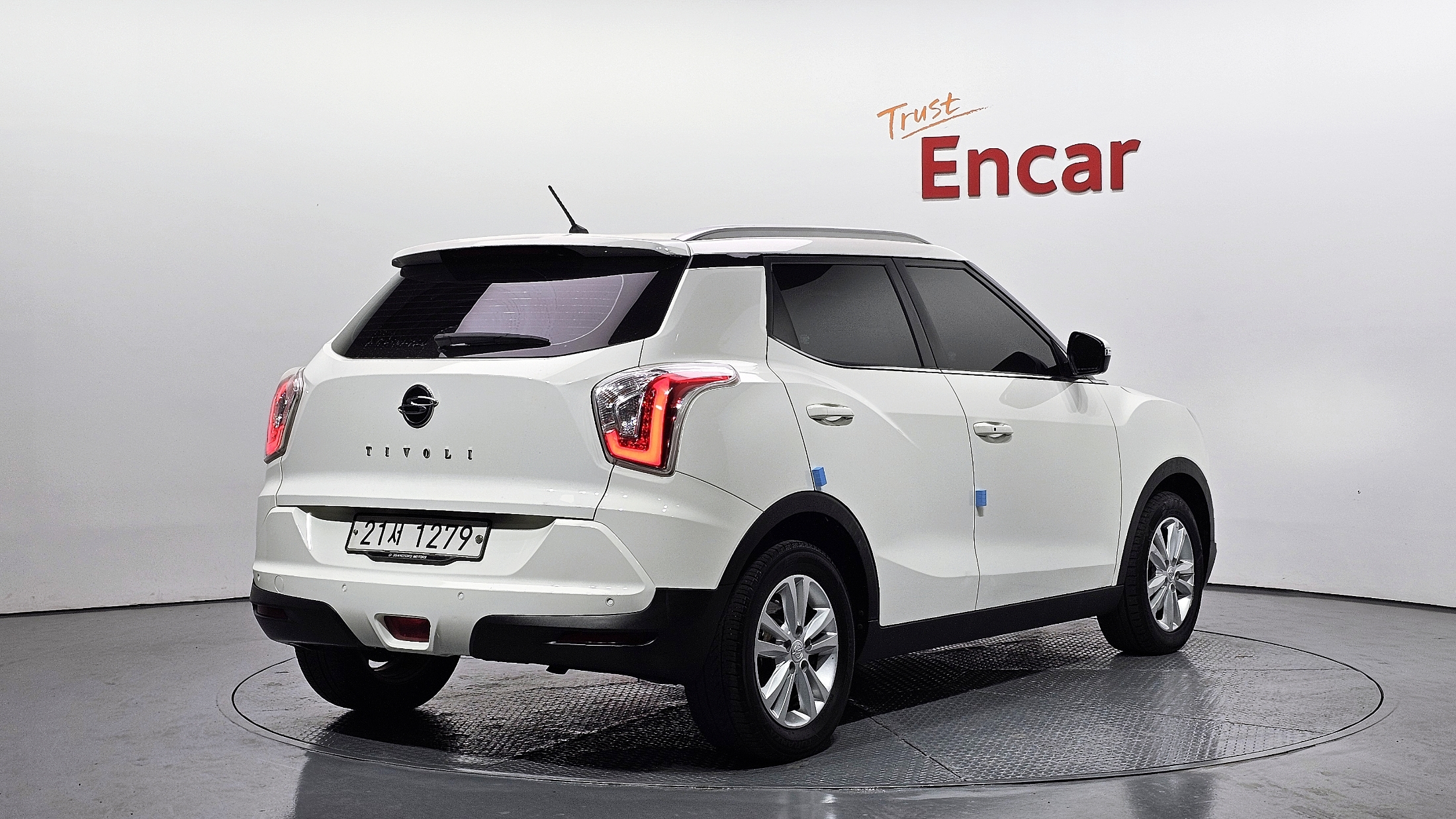 SSANGYONG TIVOLI photo 2