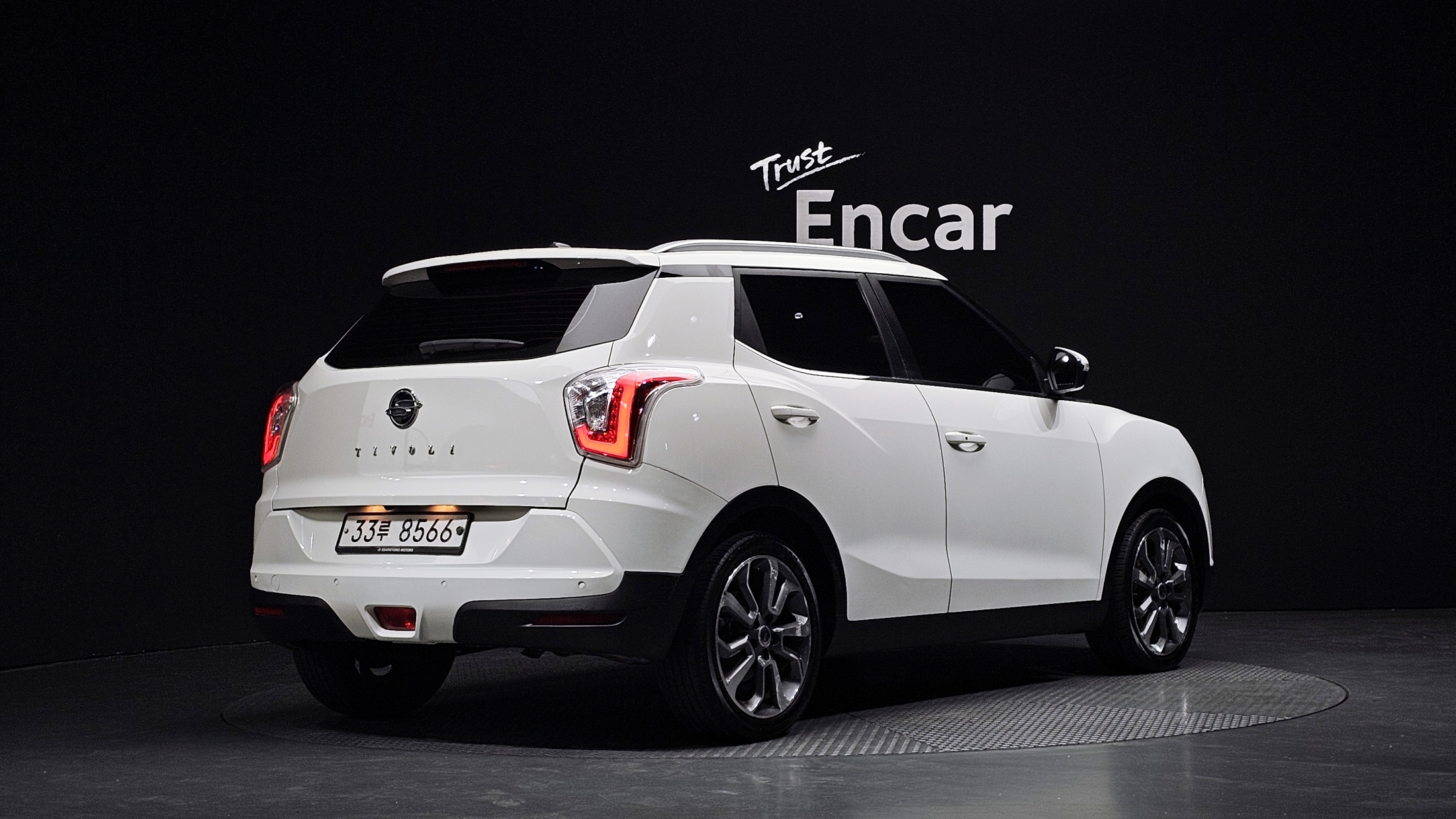 SSANGYONG TIVOLI photo 2