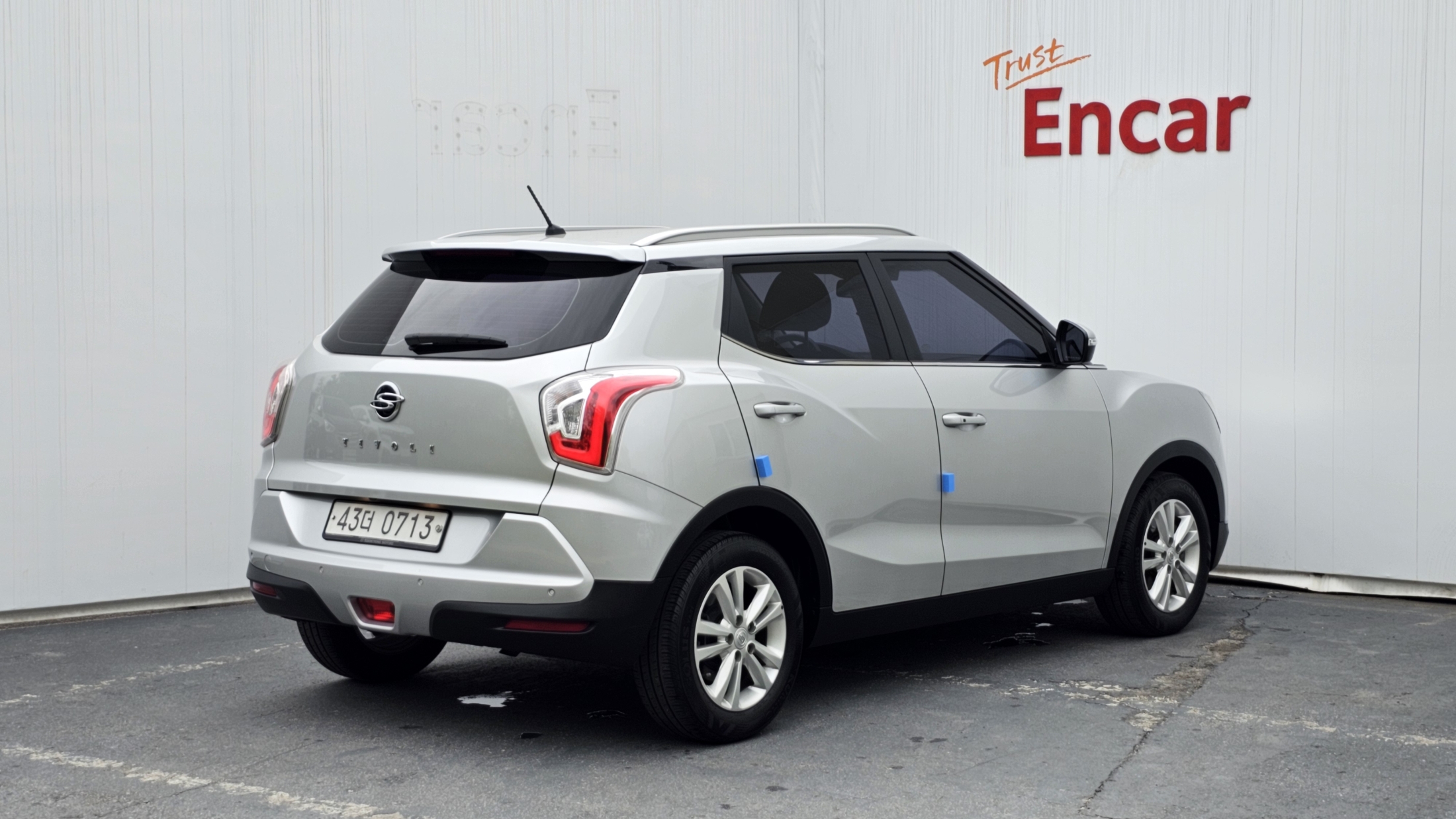 SSANGYONG TIVOLI photo 2