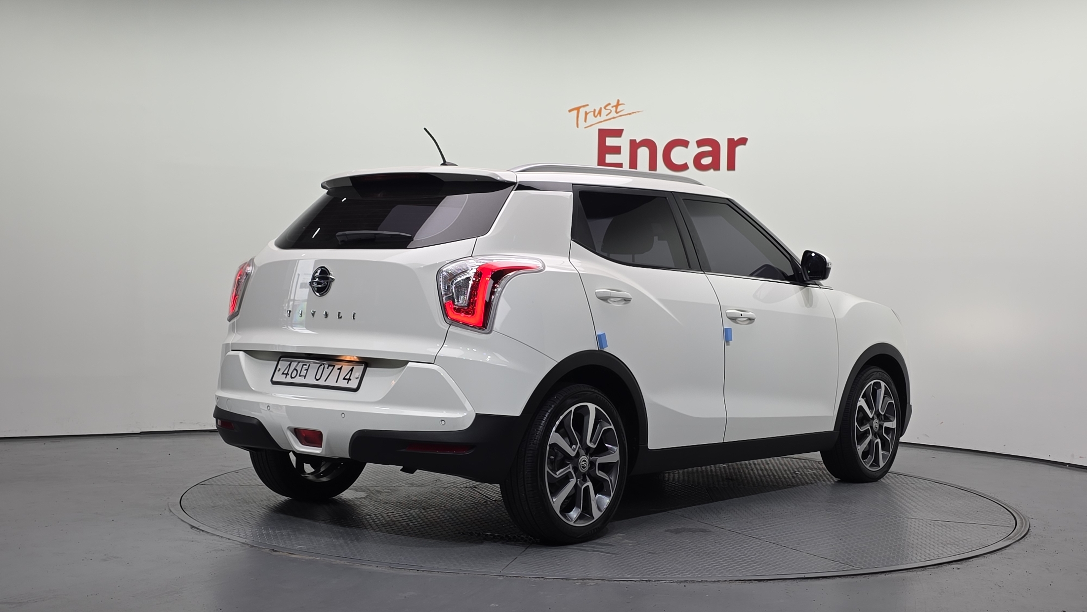 SSANGYONG TIVOLI photo 2