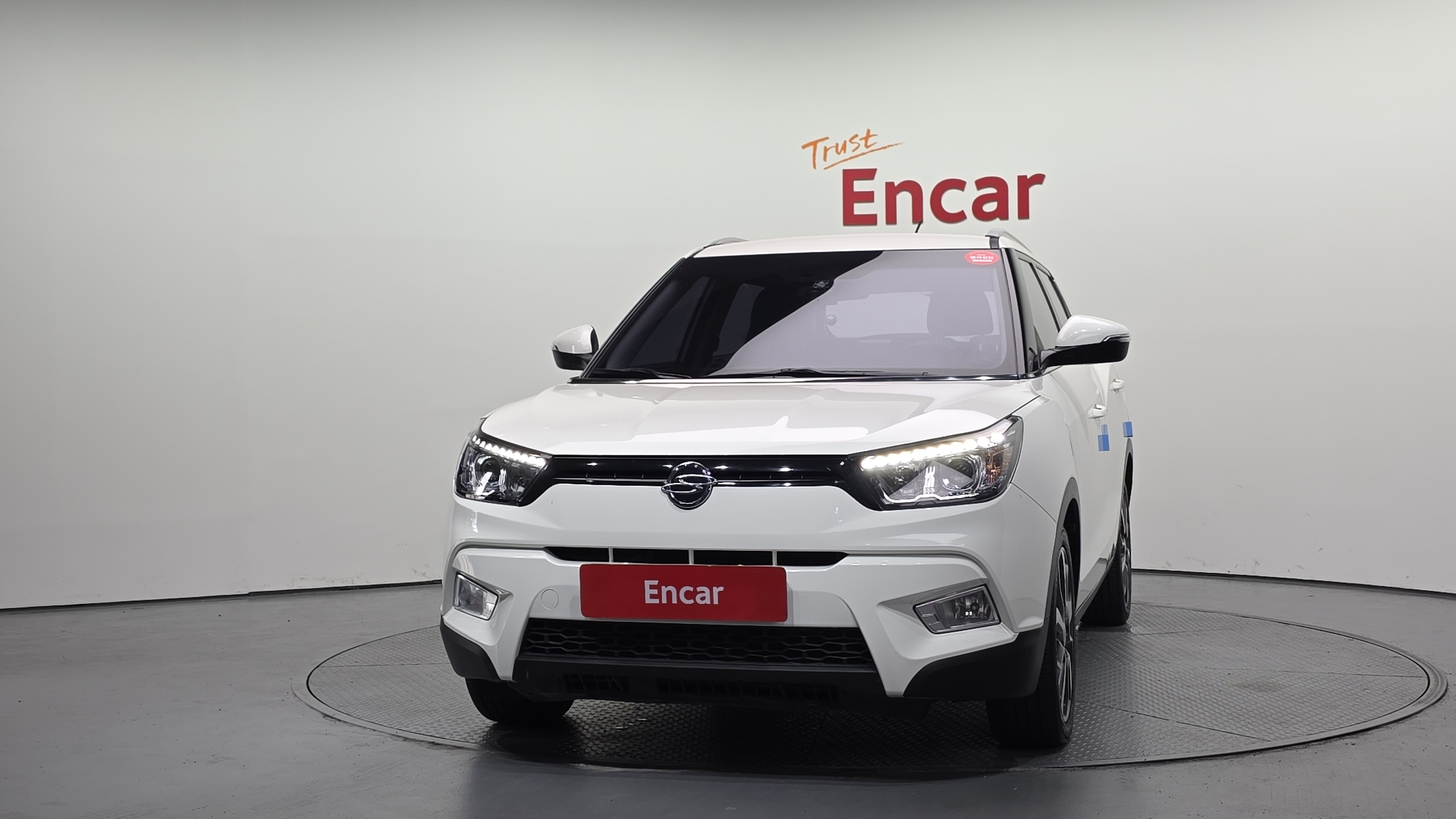 SSANGYONG TIVOLI photo 3