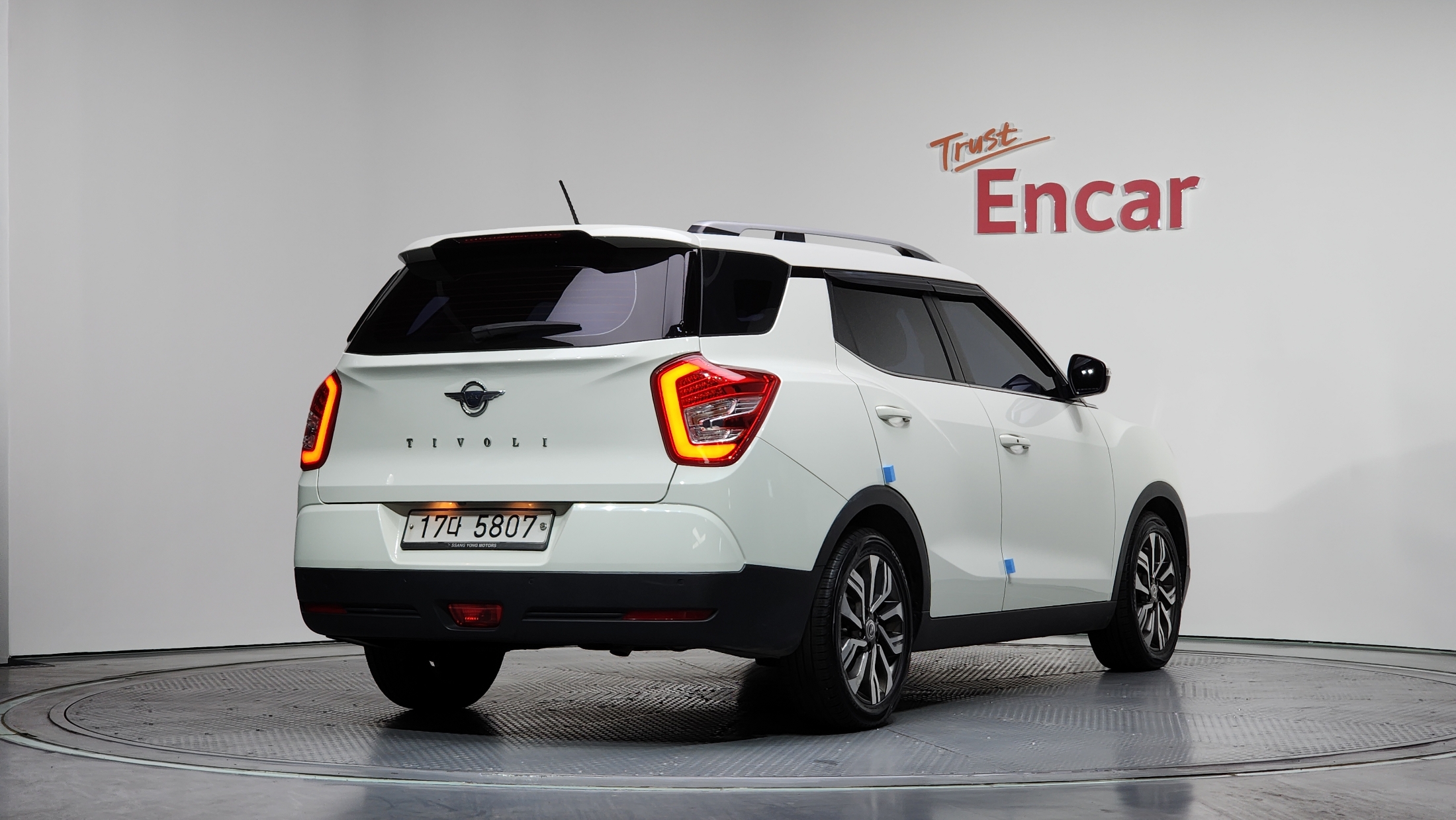SSANGYONG TIVOLI photo 2