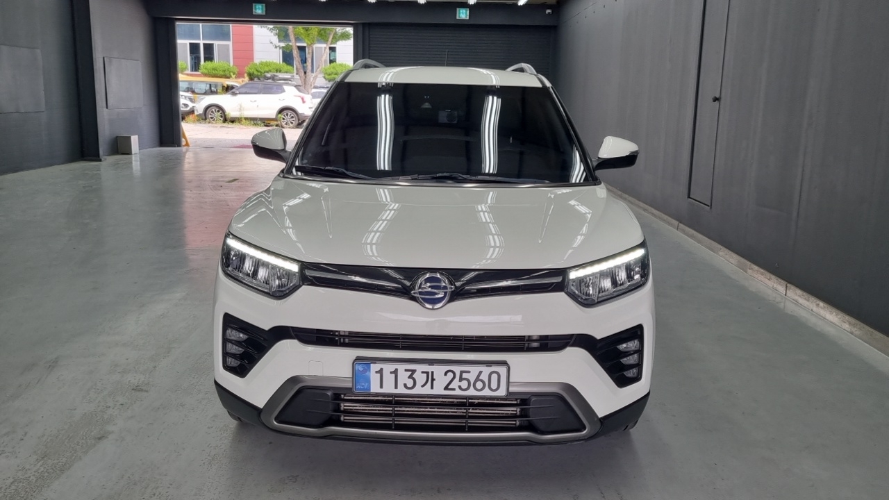 SSANGYONG TIVOLI photo 3