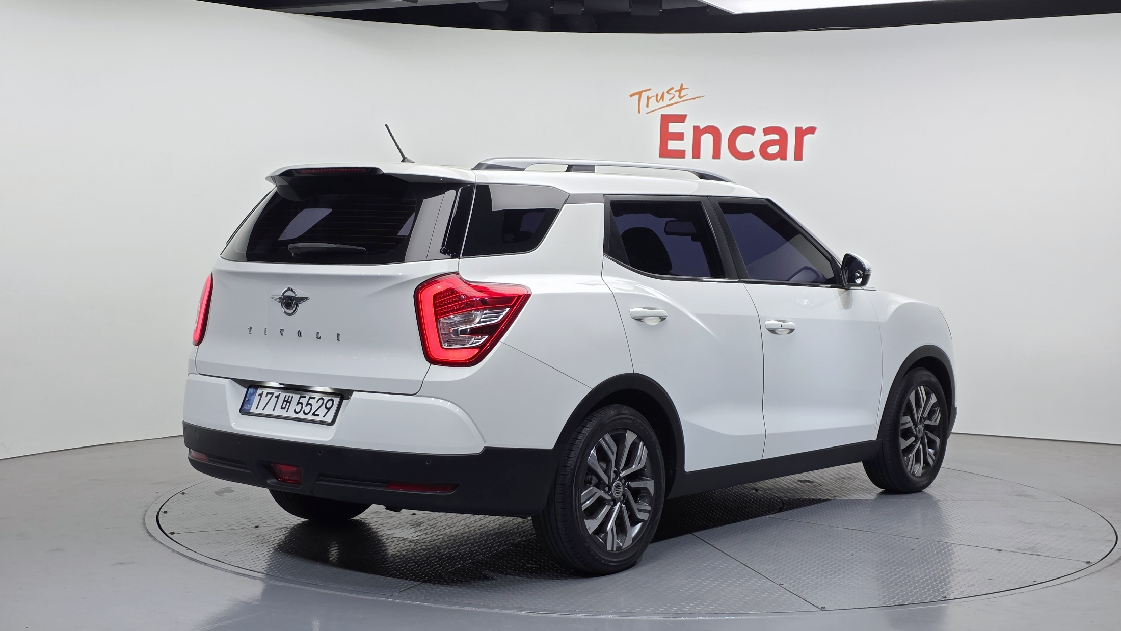 SSANGYONG TIVOLI photo 2