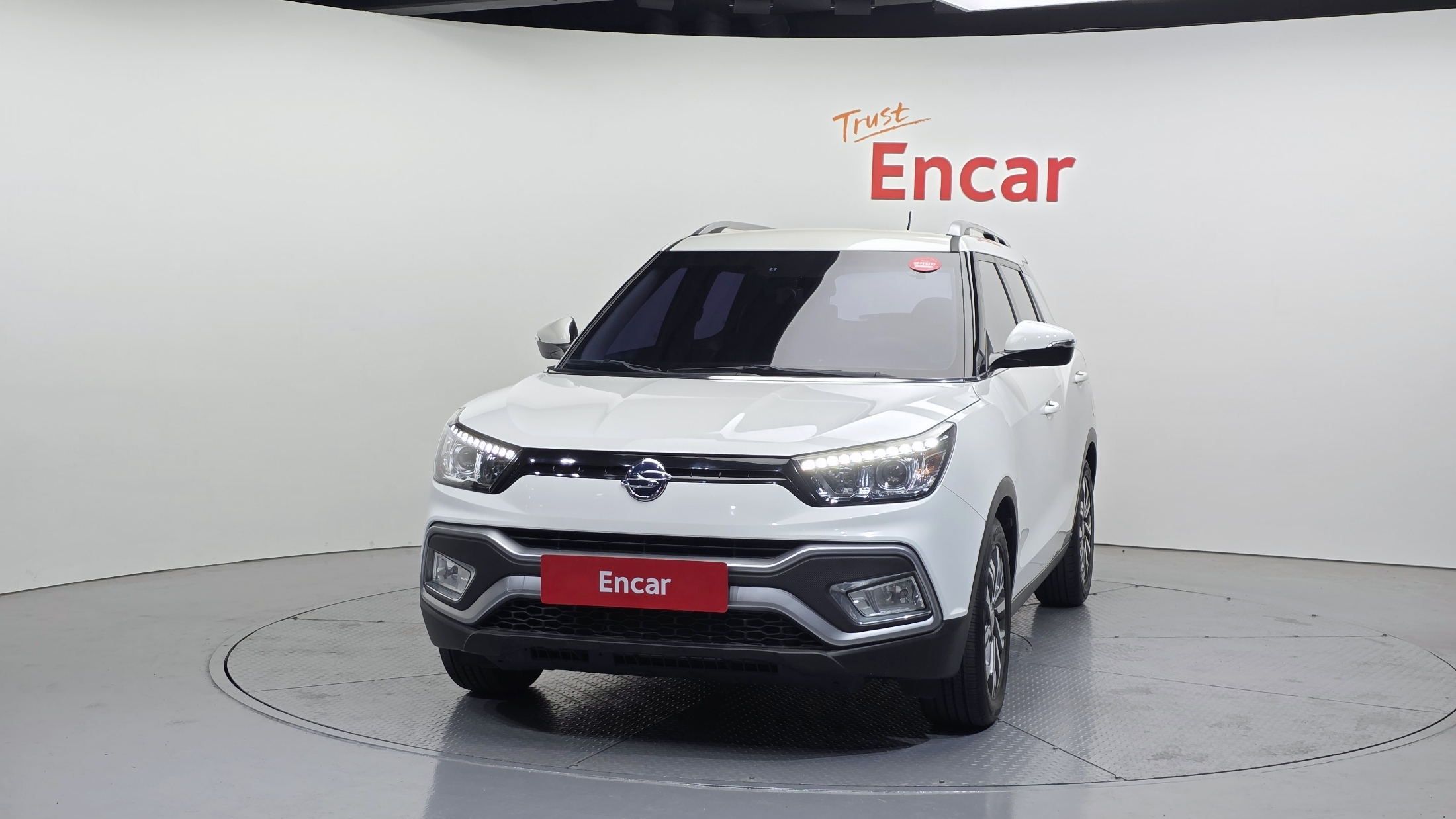 SSANGYONG TIVOLI photo 3