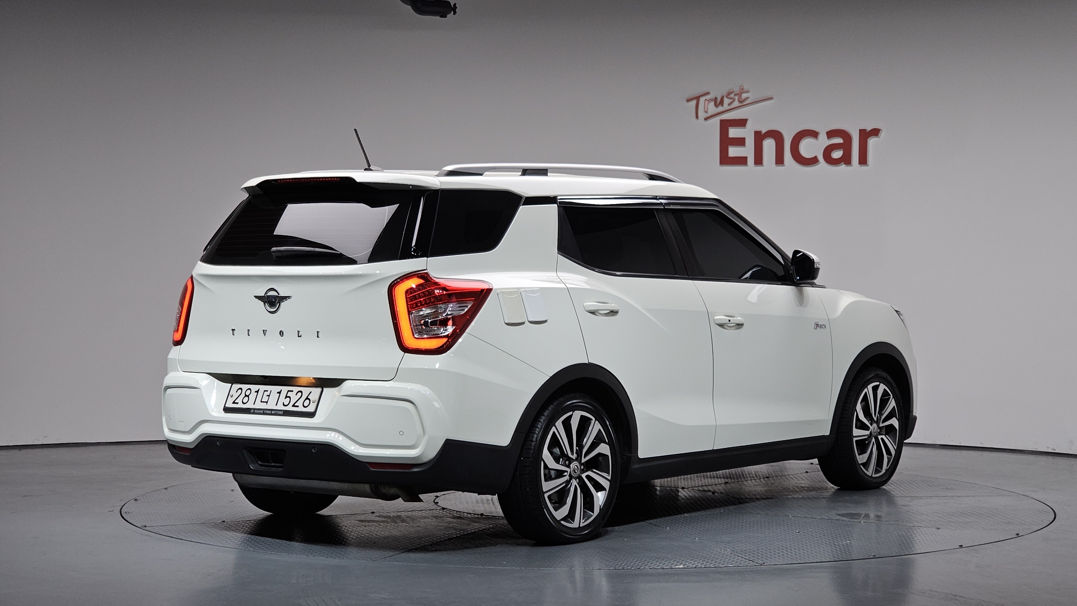 SSANGYONG TIVOLI photo 2