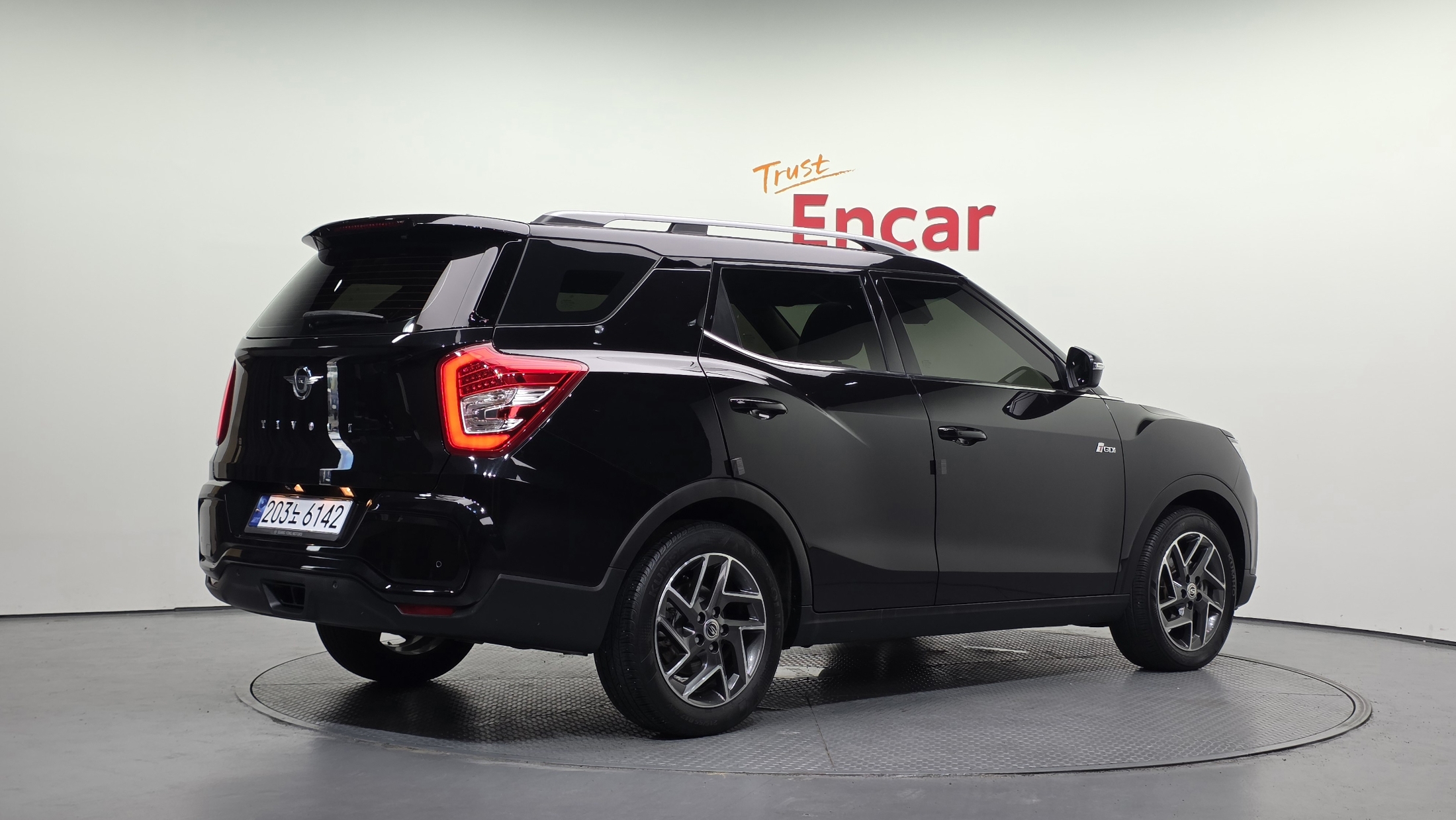 SSANGYONG TIVOLI photo 2