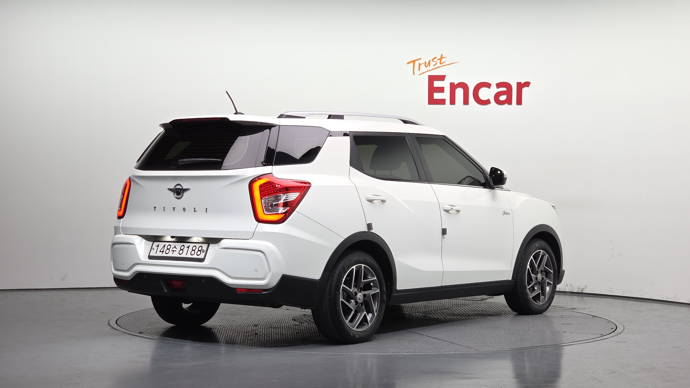SSANGYONG TIVOLI photo 2