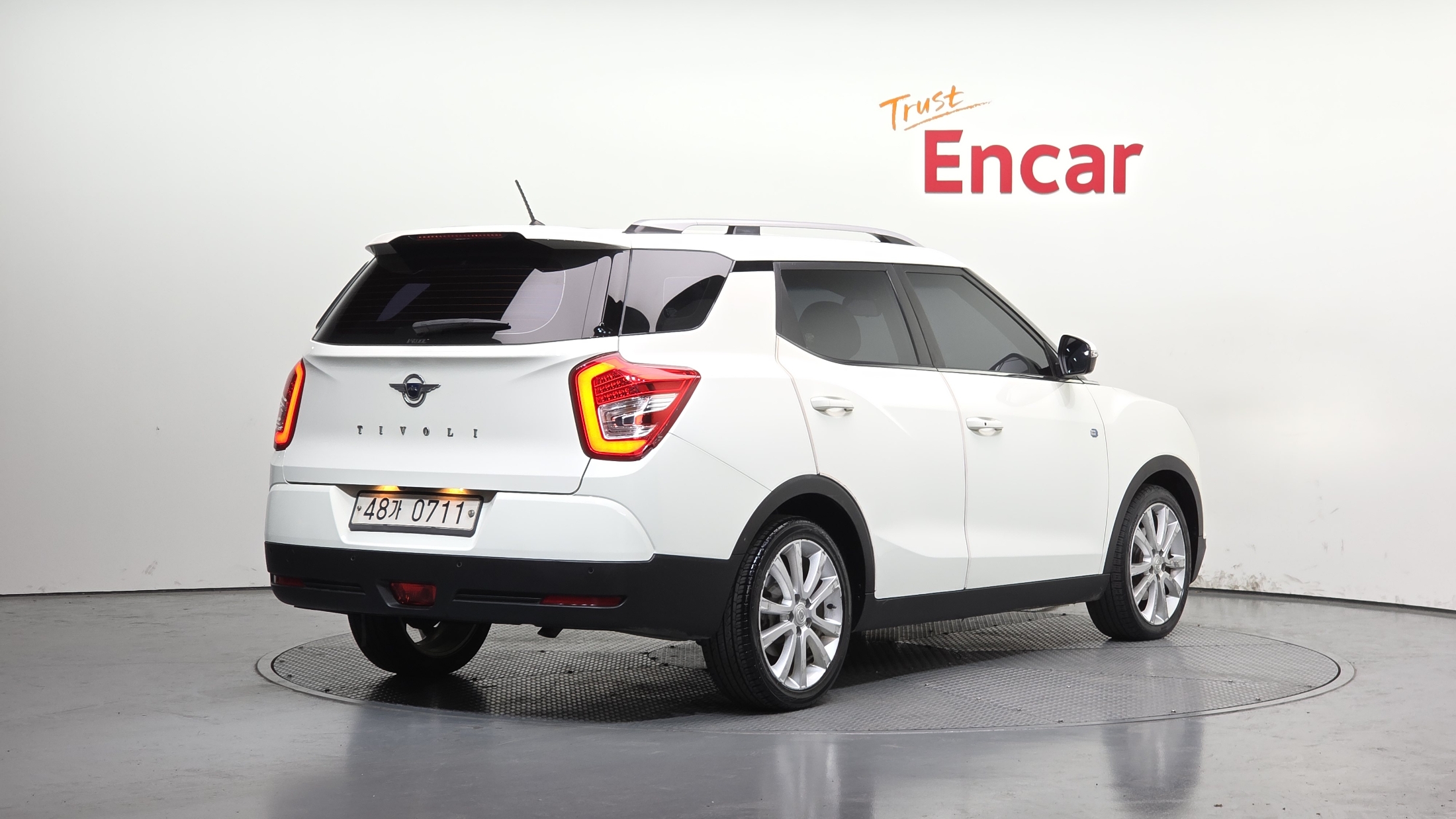 SSANGYONG TIVOLI photo 2