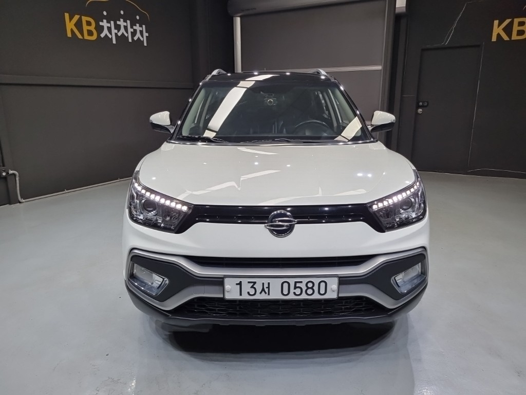 SSANGYONG TIVOLI photo 2