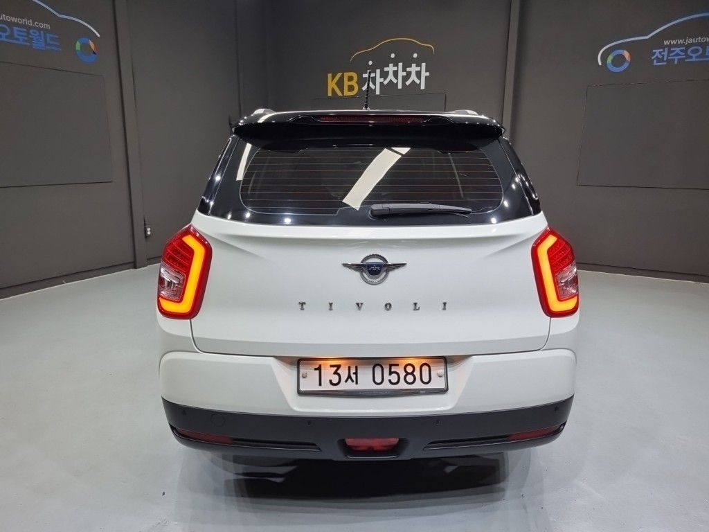 SSANGYONG TIVOLI photo 3