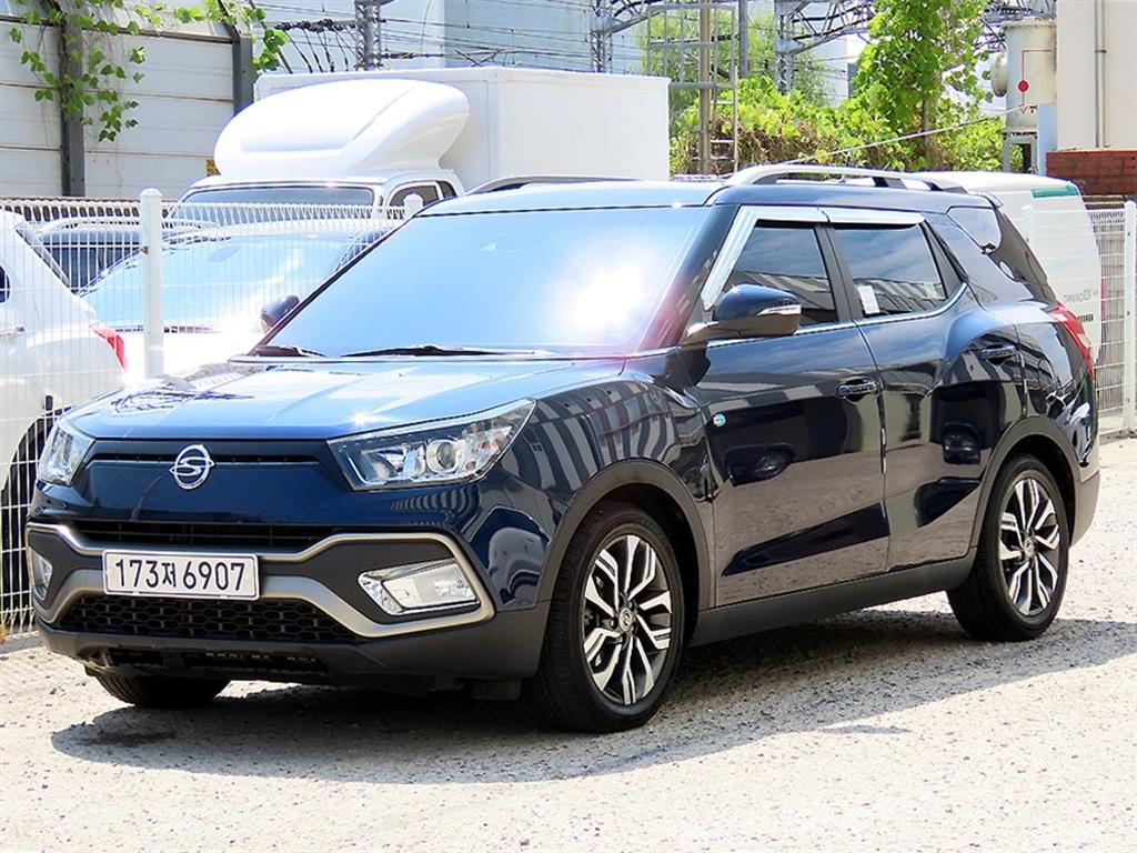SSANGYONG TIVOLI photo 2