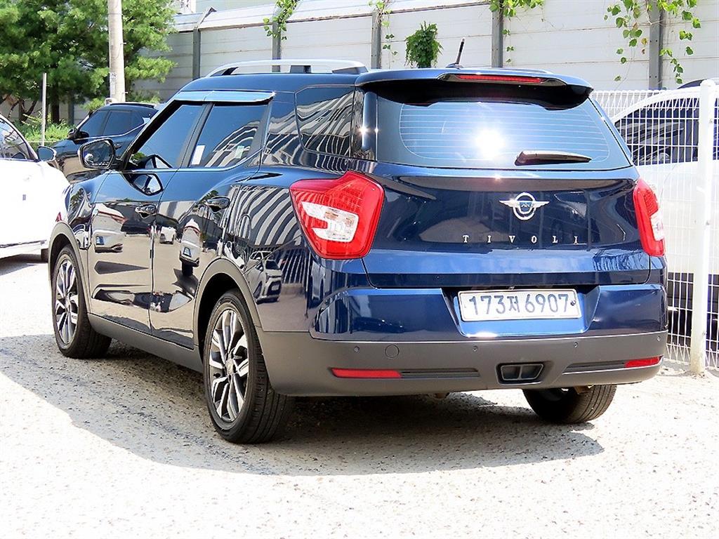 SSANGYONG TIVOLI photo 3