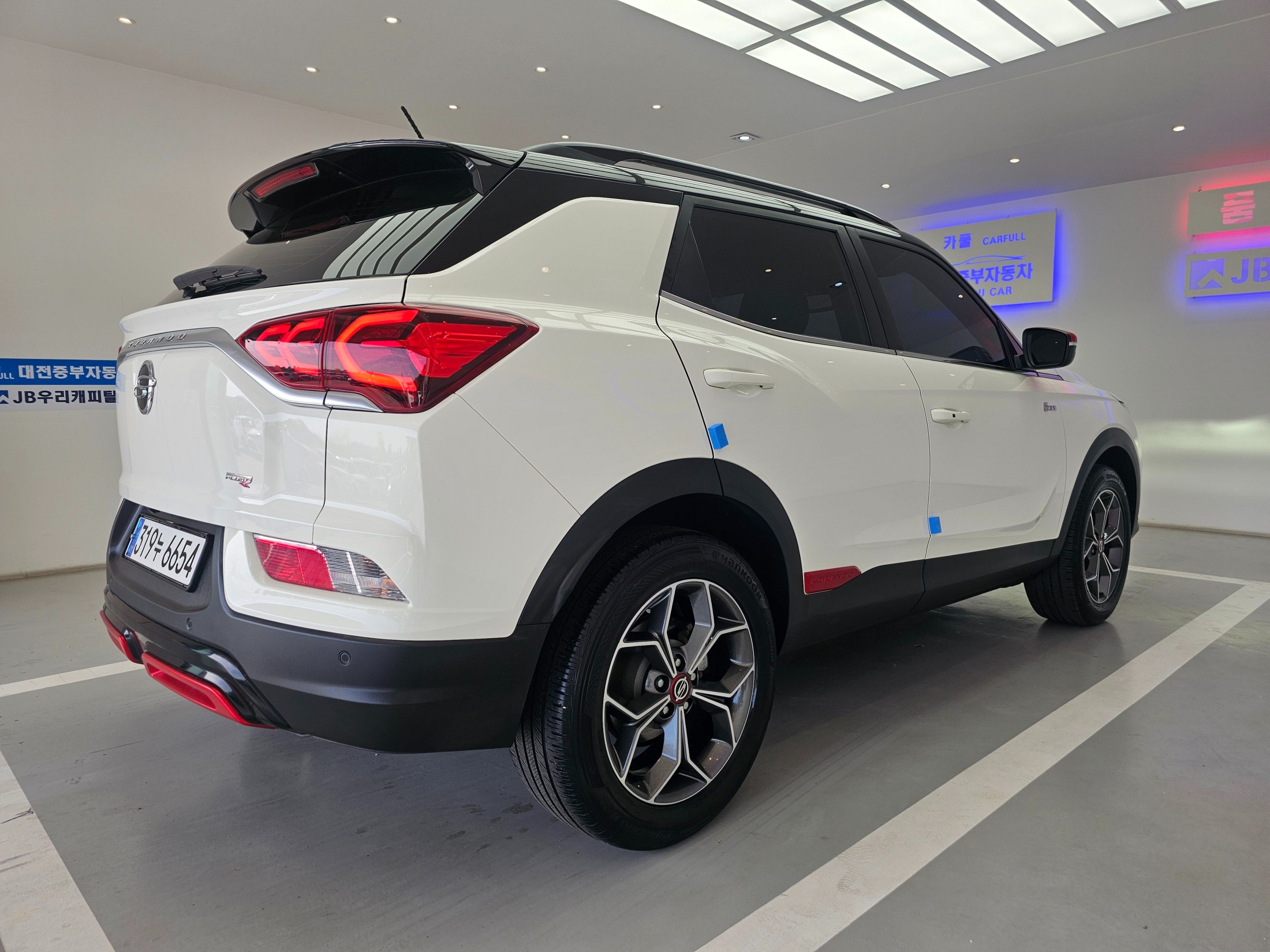 SSANGYONG KORANDO photo 2