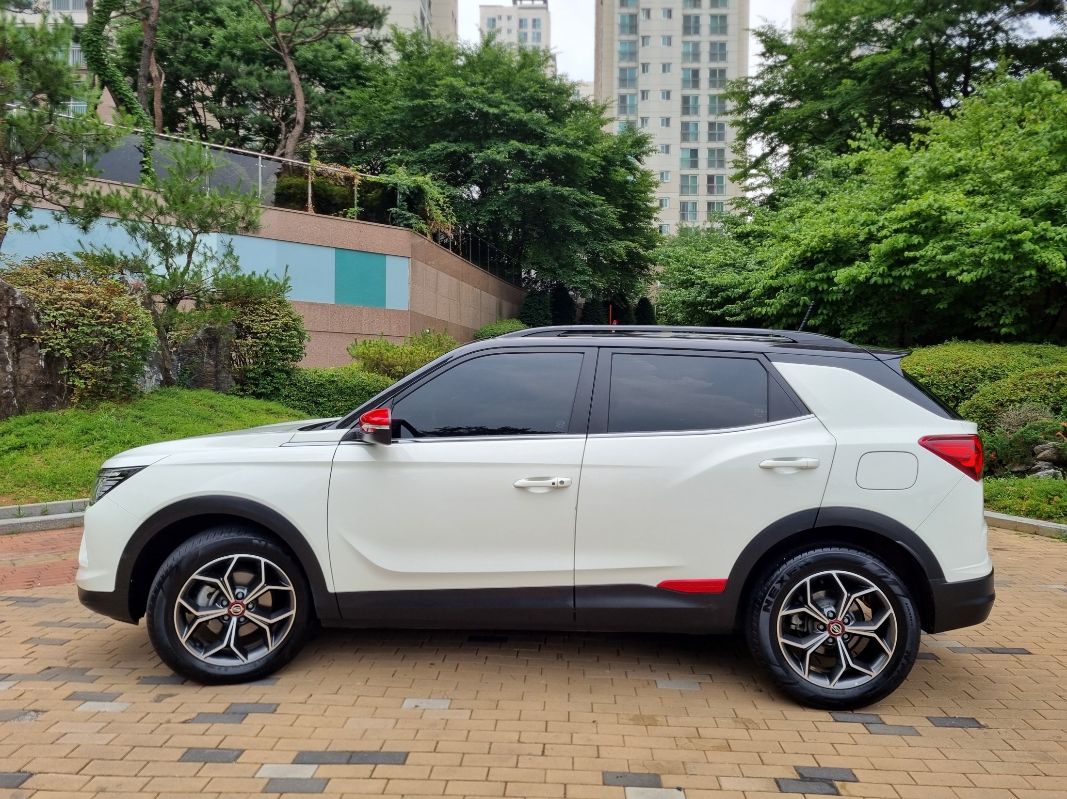 SSANGYONG KORANDO photo 3
