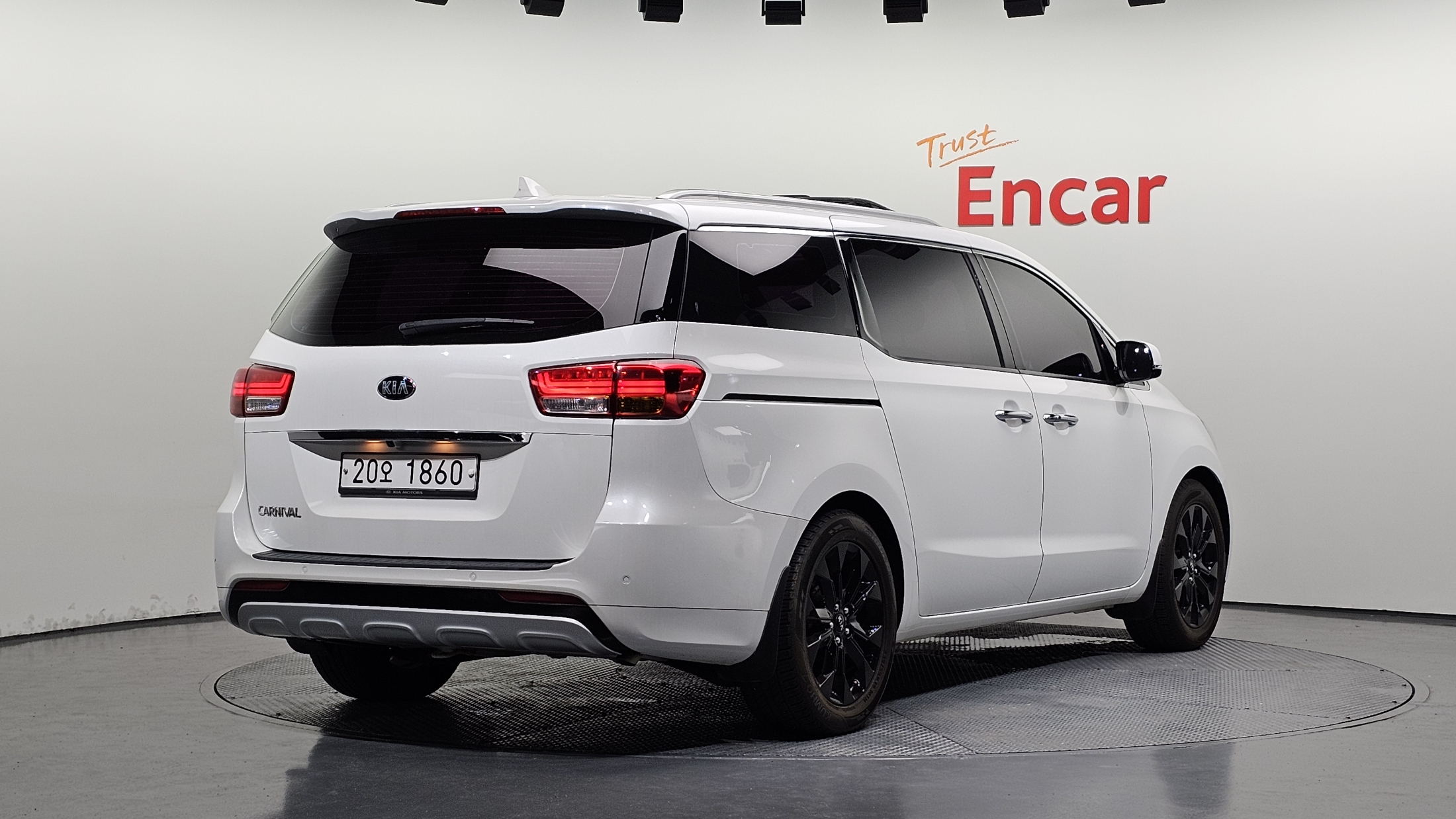 KIA CARNIVAL photo 2