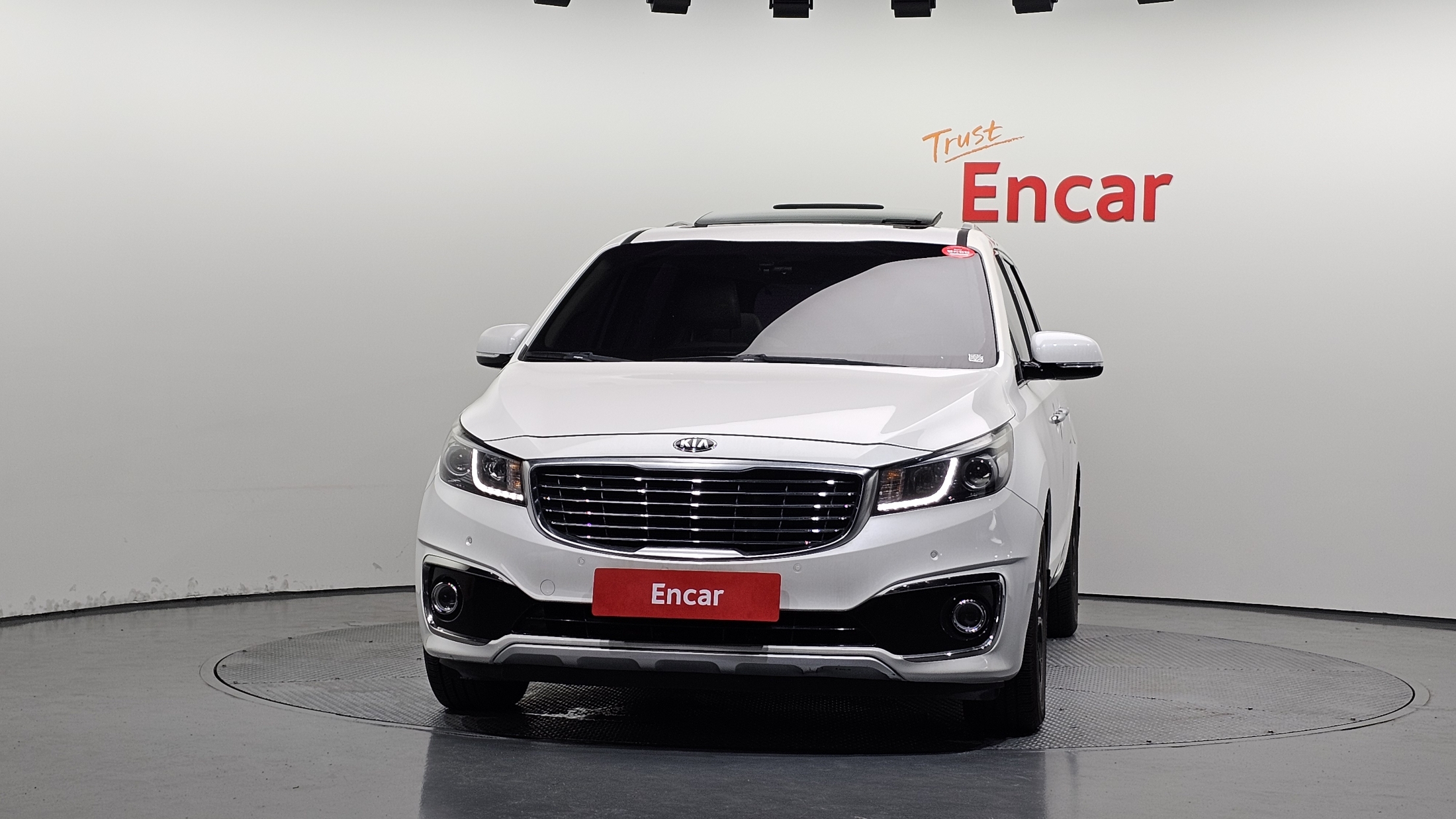 KIA CARNIVAL photo 3