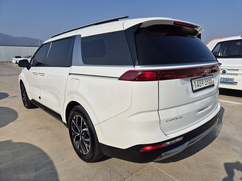 KIA CARNIVAL photo 2