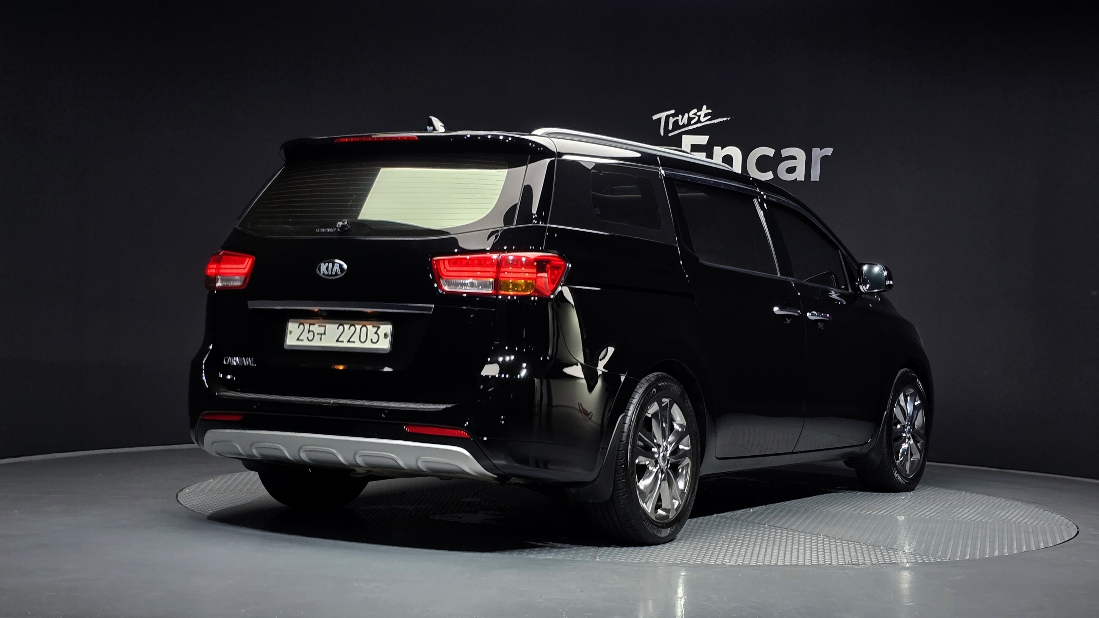 KIA CARNIVAL photo 2