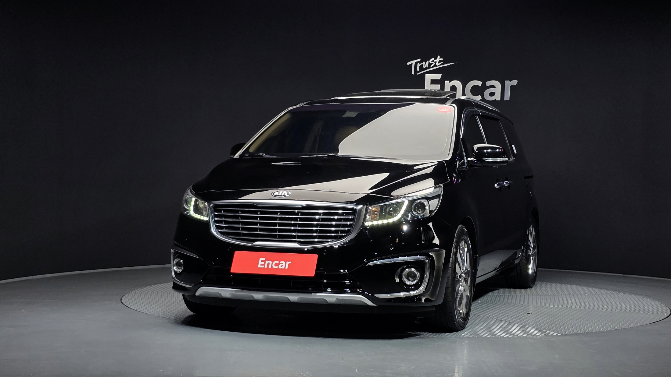 KIA CARNIVAL photo 3
