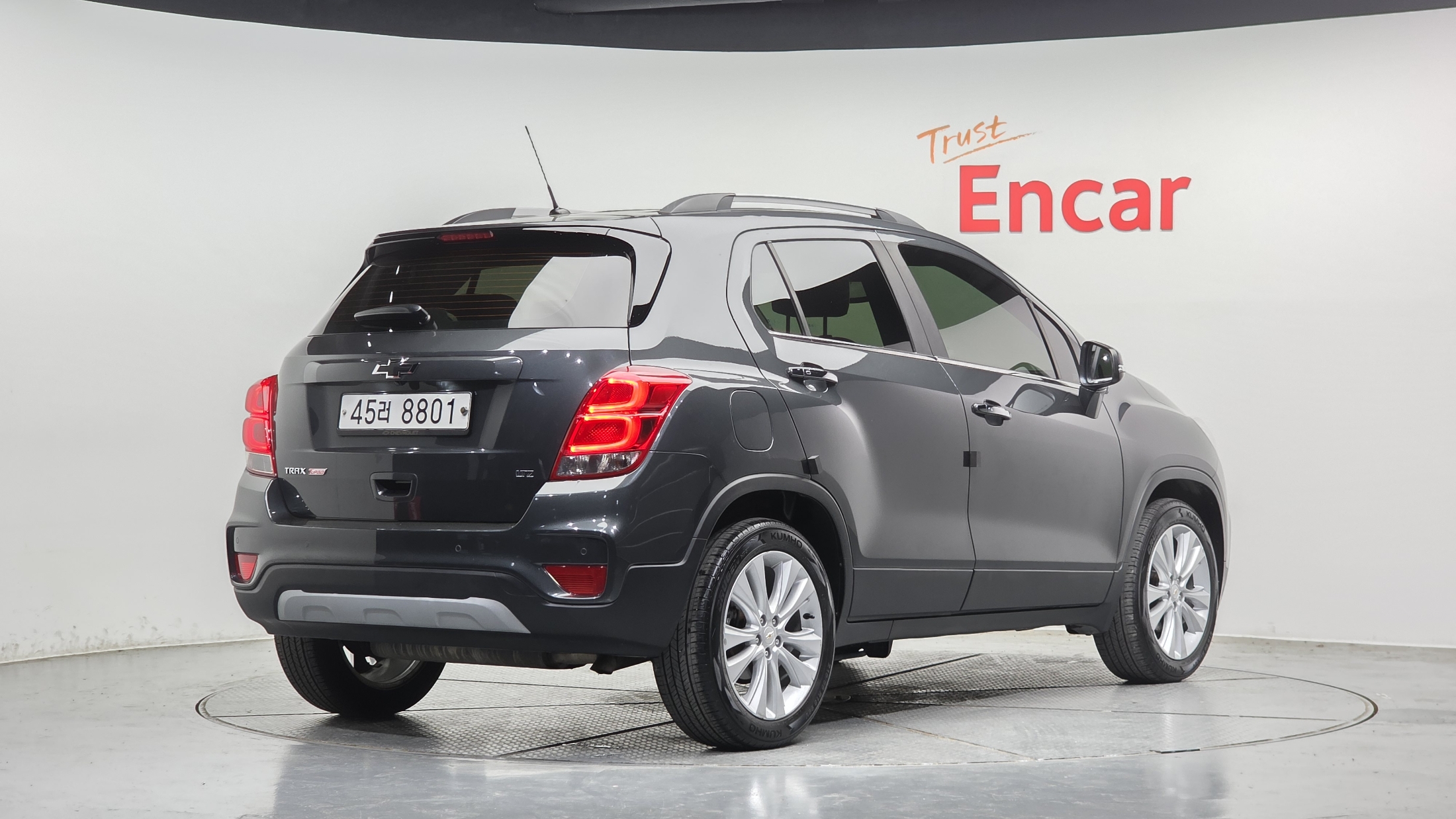 CHEVROLET TRAX photo 2