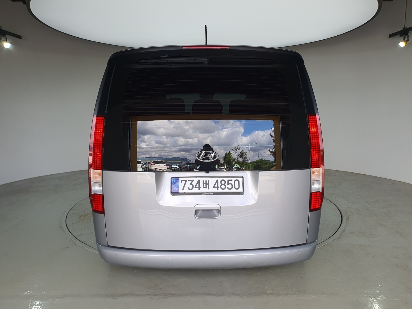 Mazda Bongo front view