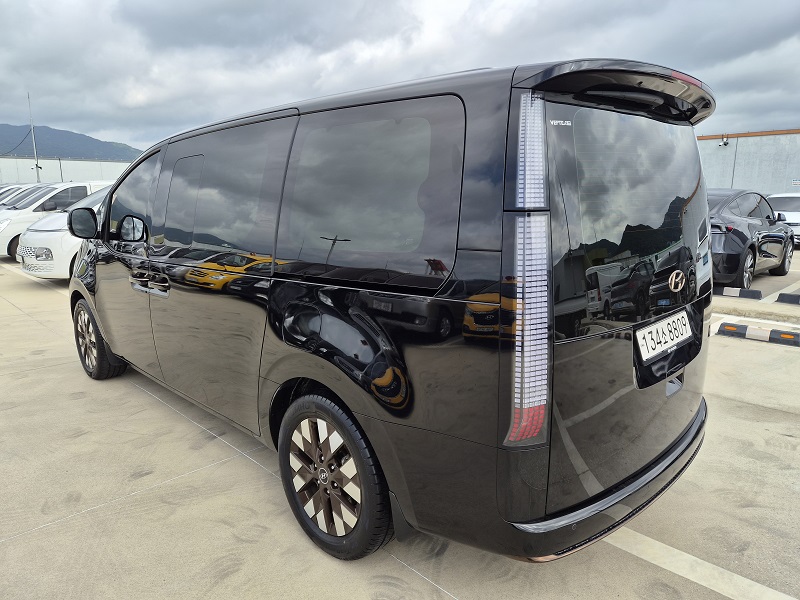Mazda Bongo front view