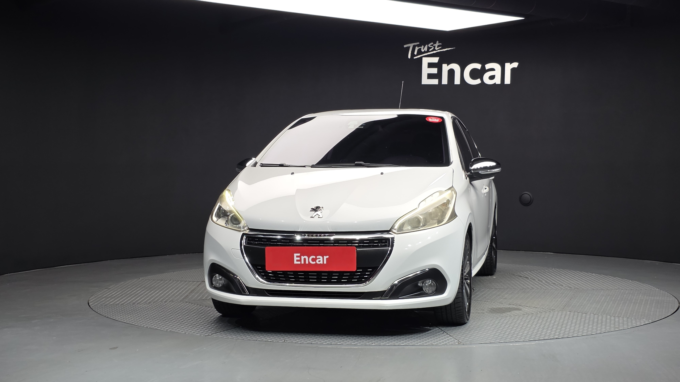 PEUGEOT 208 photo 3