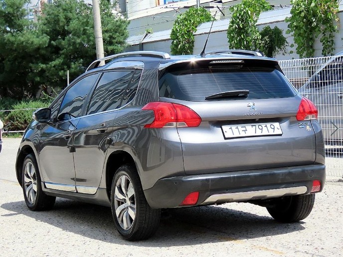 PEUGEOT 2008 photo 3