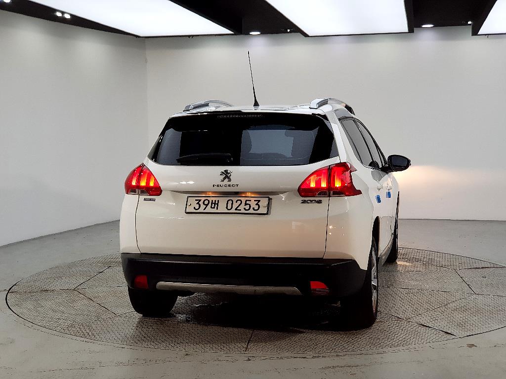 PEUGEOT 2008 photo 3