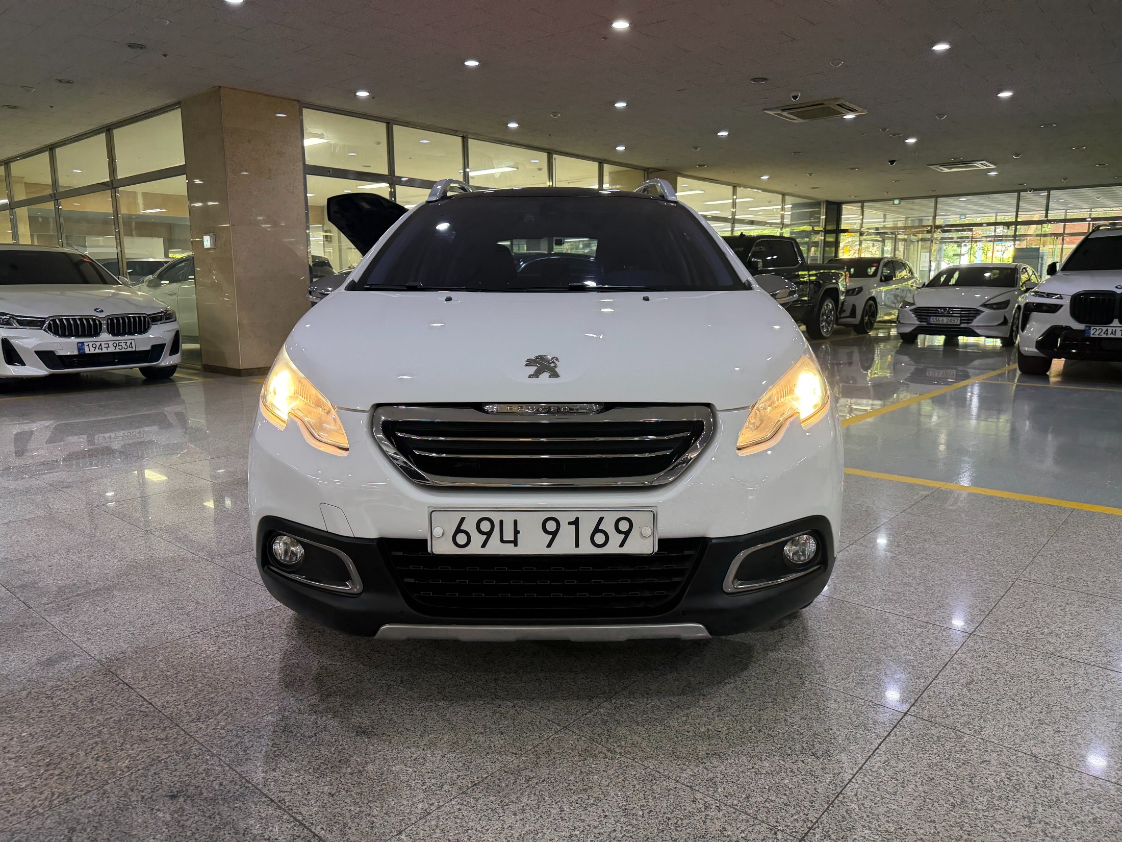 PEUGEOT 2008 photo 2