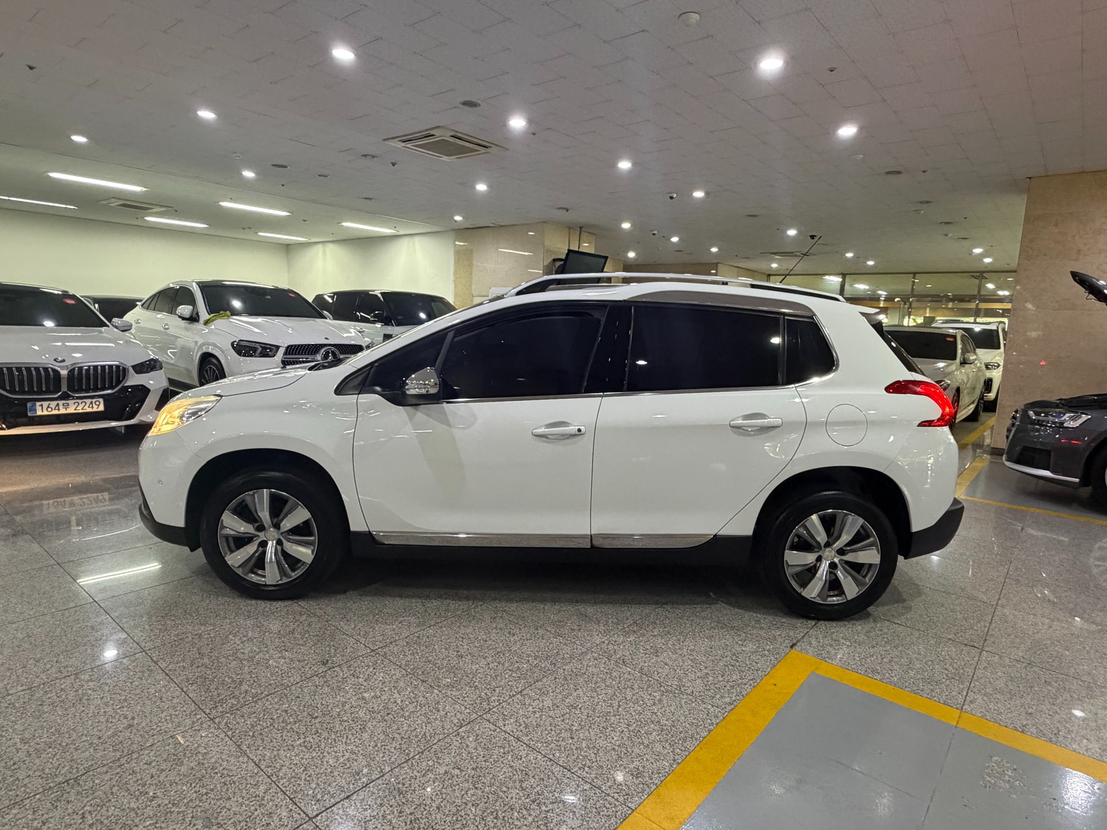 PEUGEOT 2008 photo 3