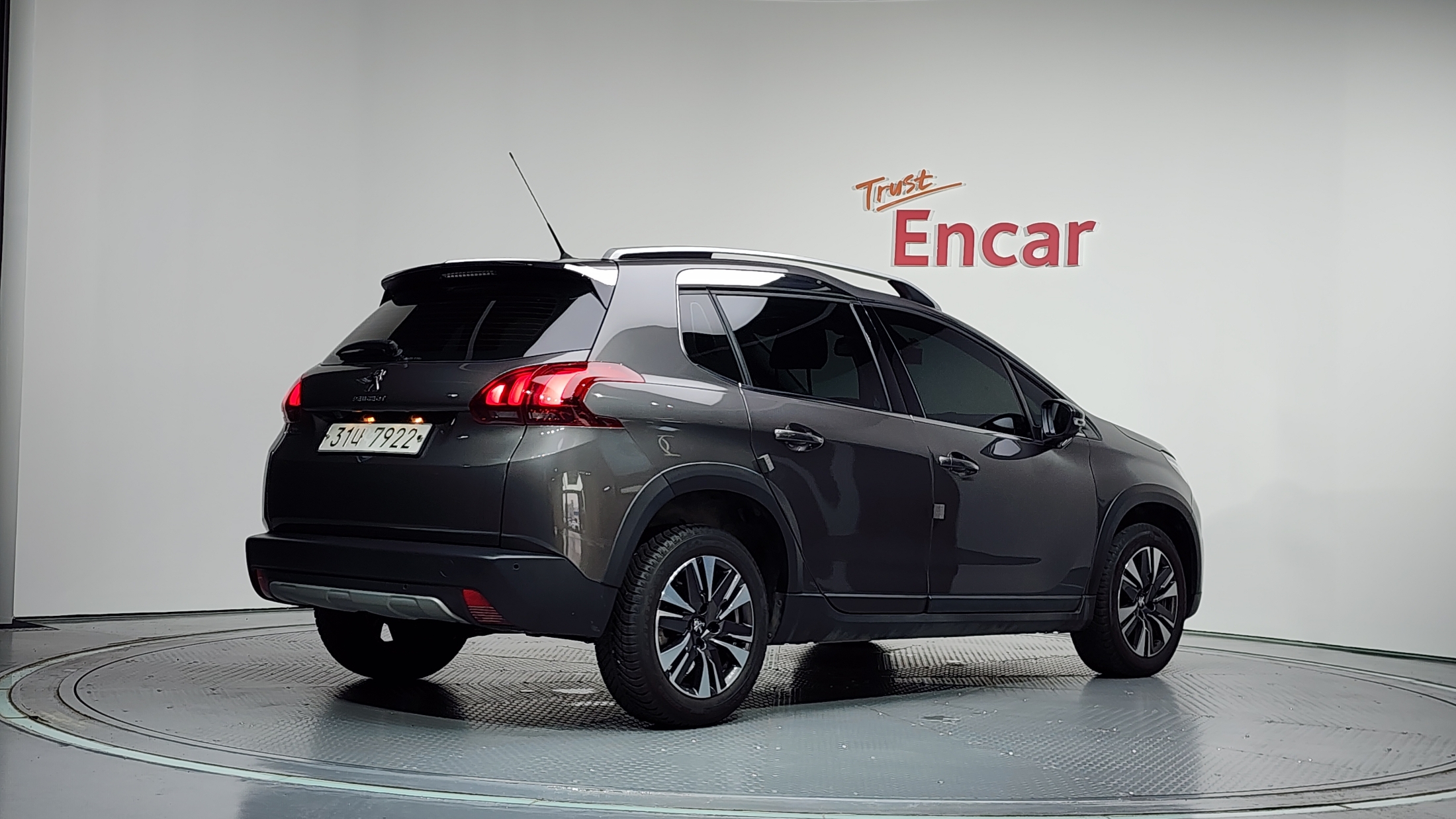 PEUGEOT 2008 photo 2