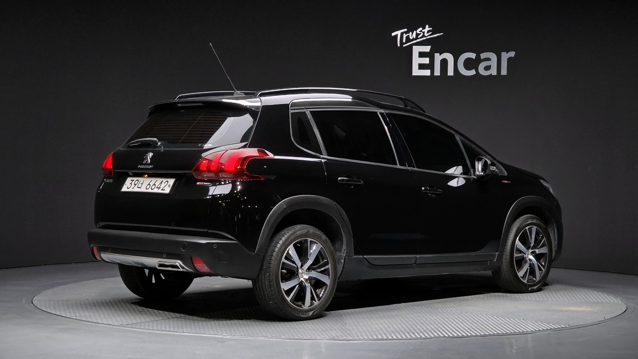 PEUGEOT 2008 photo 2