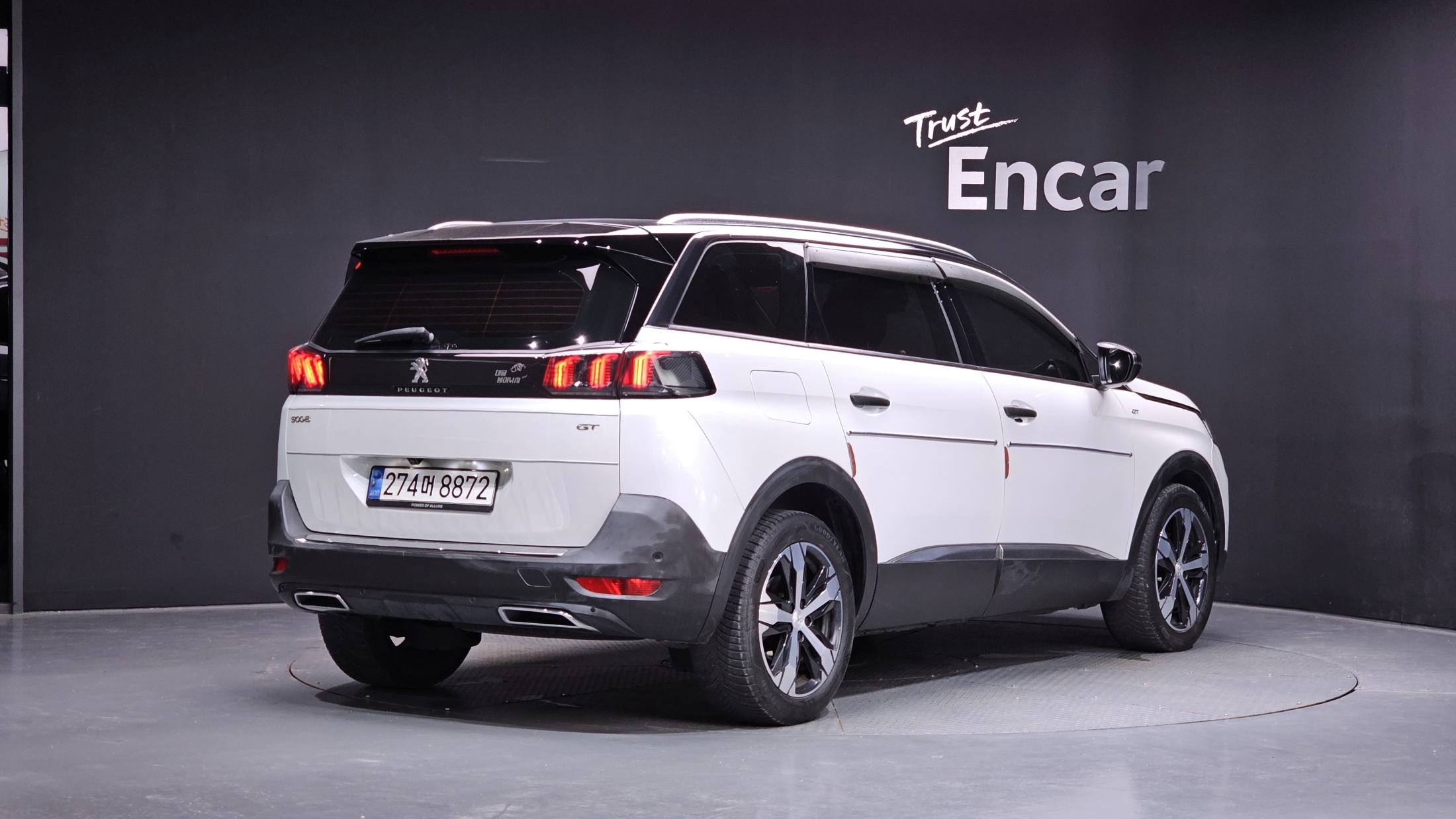 PEUGEOT 5008 photo 2