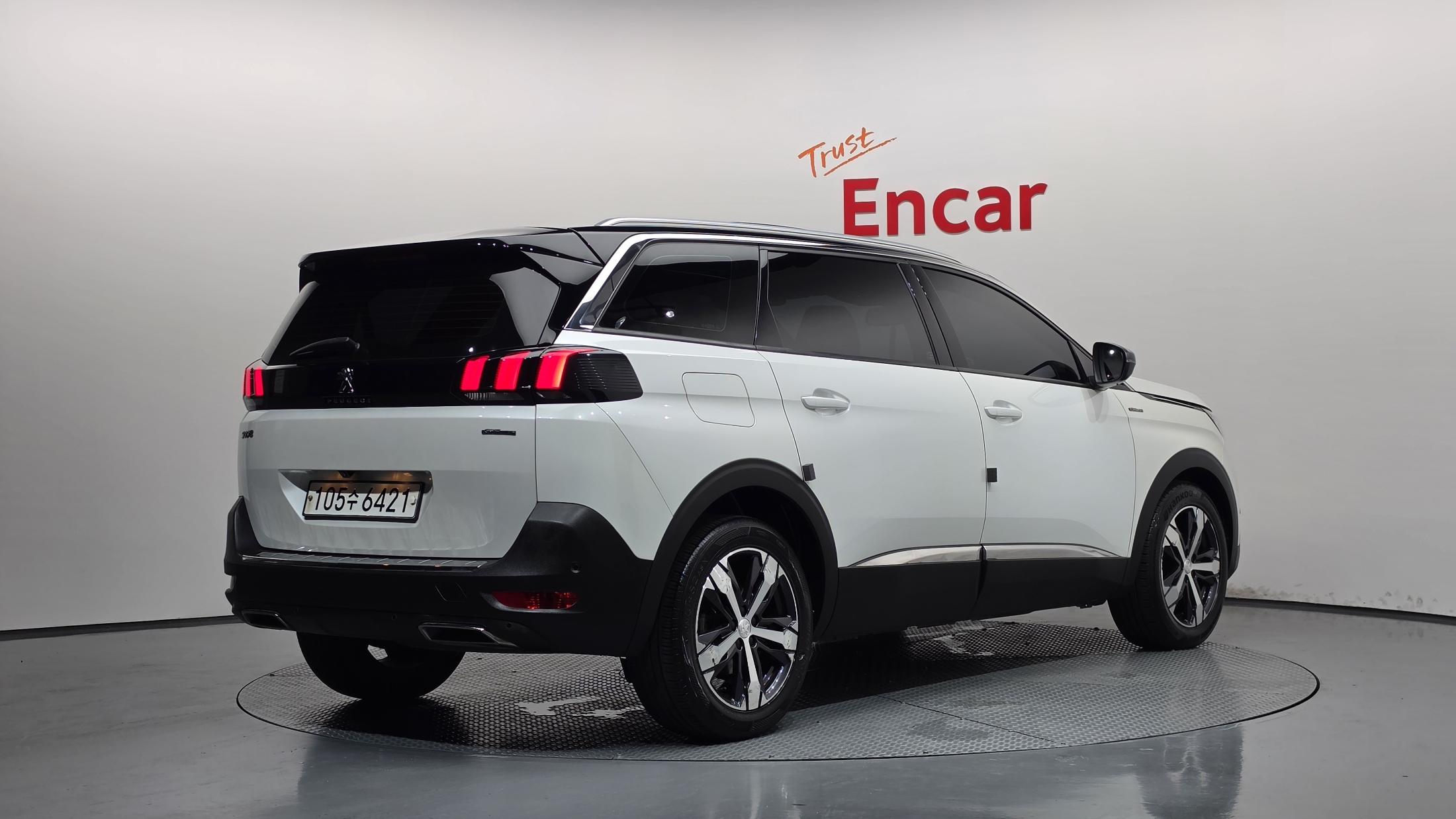 PEUGEOT 5008 photo 2
