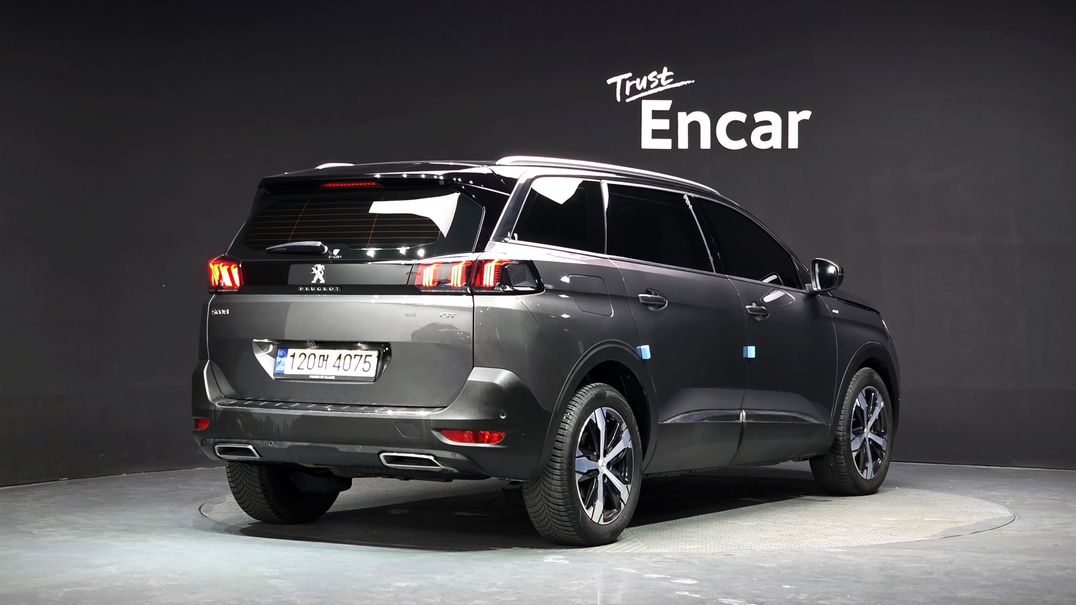 PEUGEOT 5008 photo 2