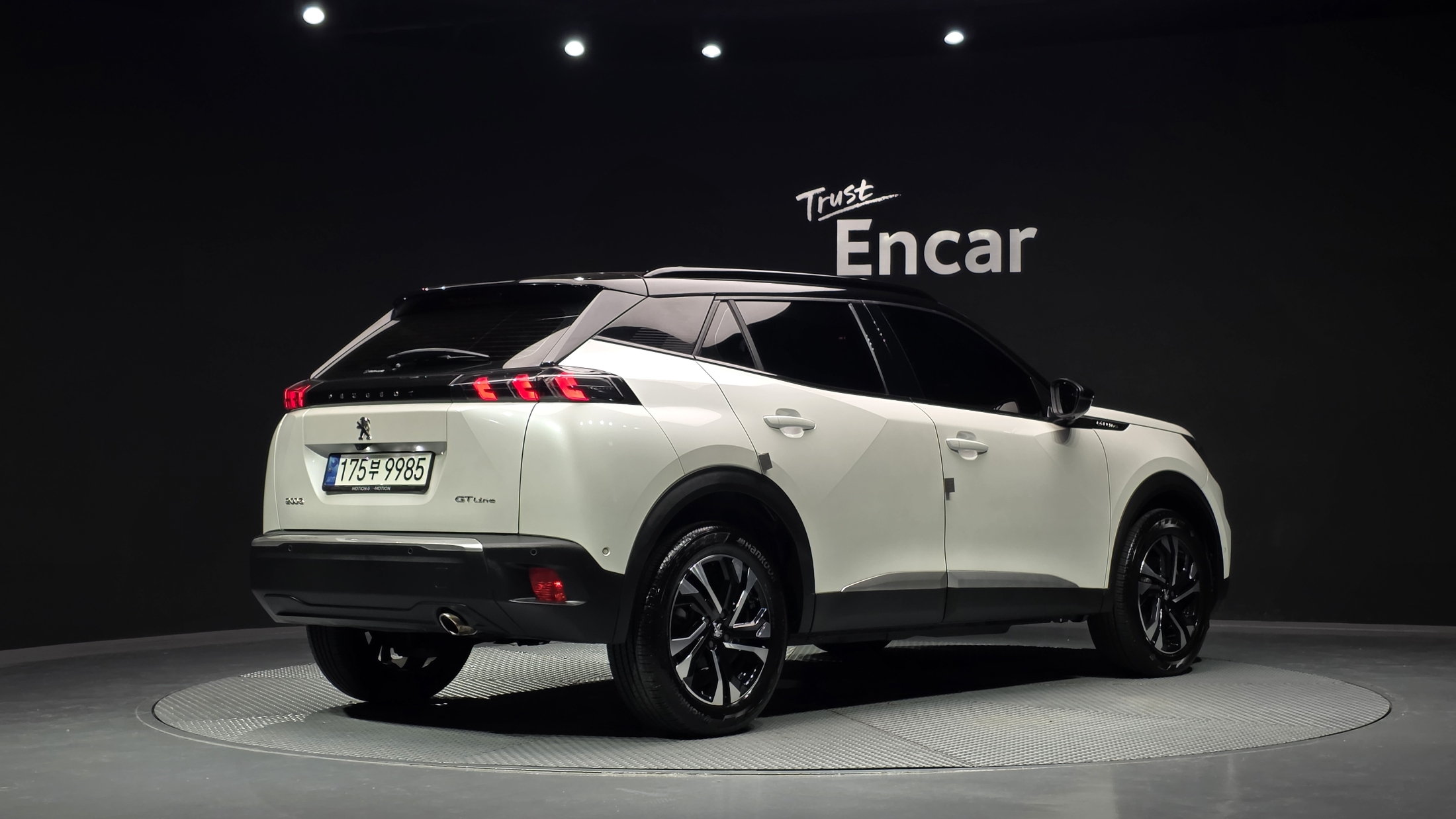 PEUGEOT 2008 photo 2